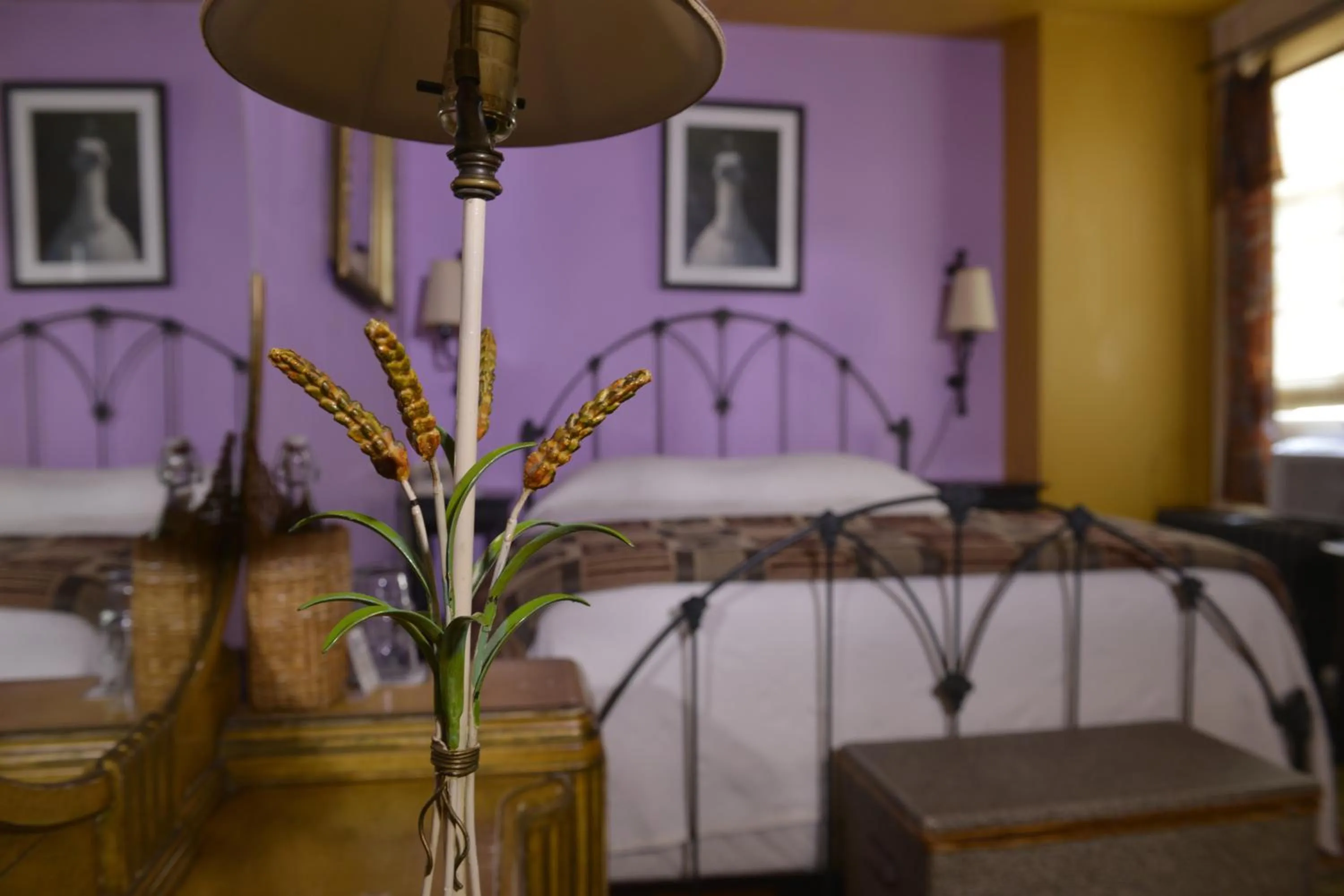 Bed in Hotel Tabard Inn