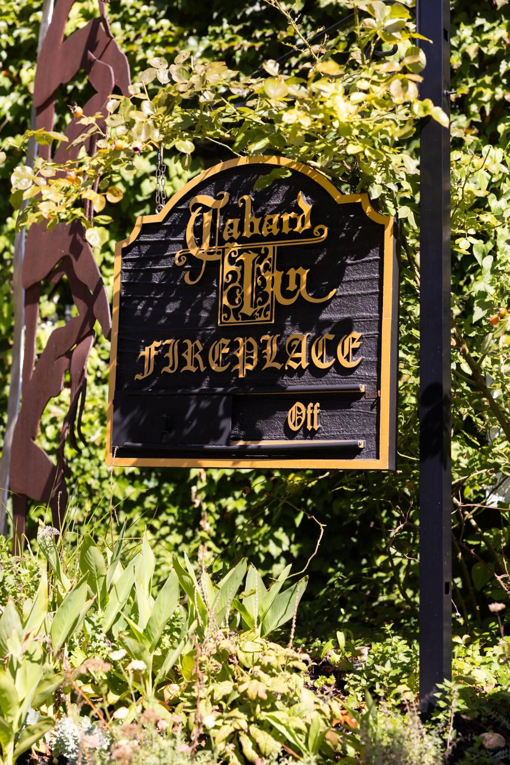 Spring in Hotel Tabard Inn