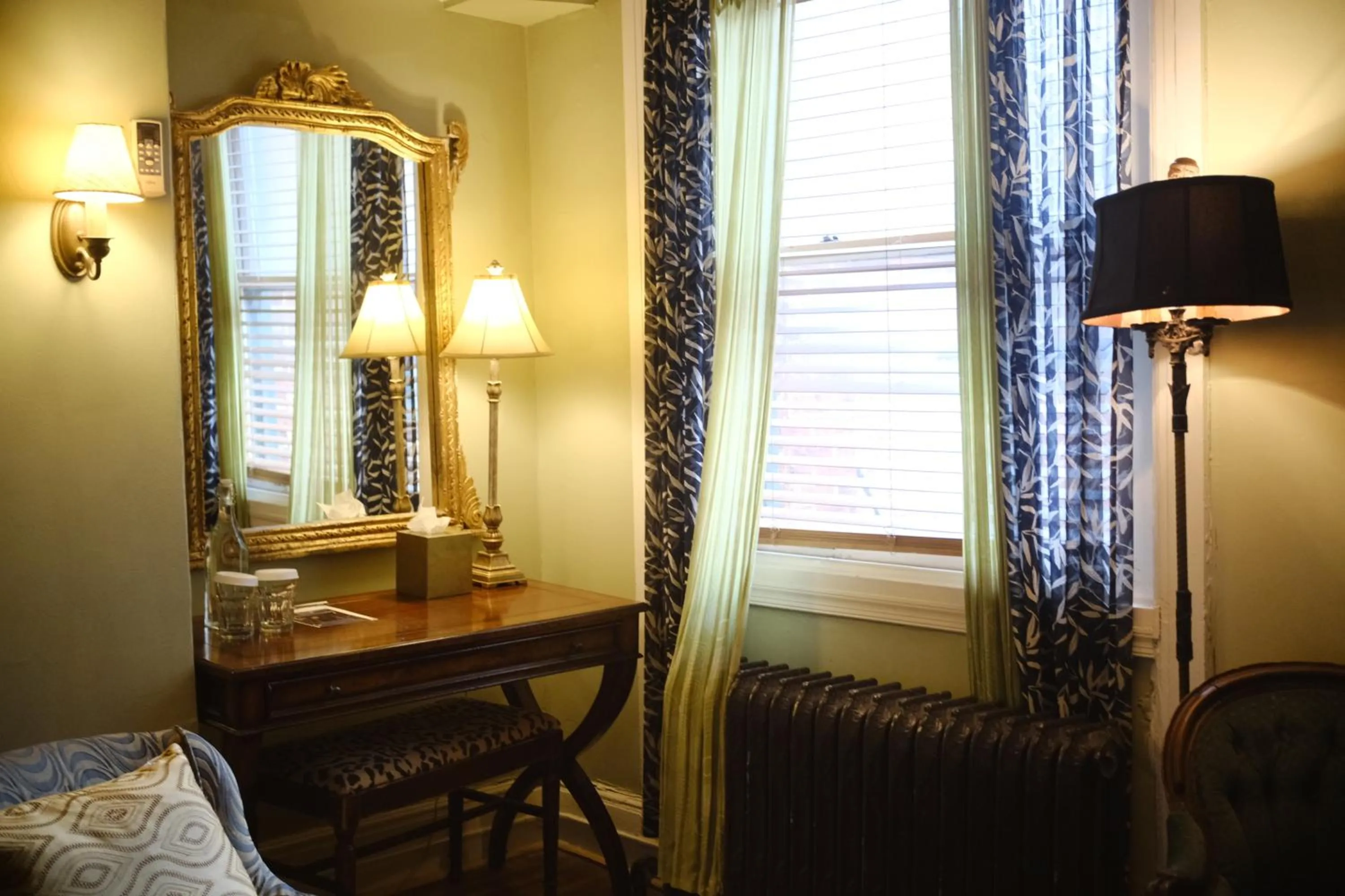 Seating area in Hotel Tabard Inn