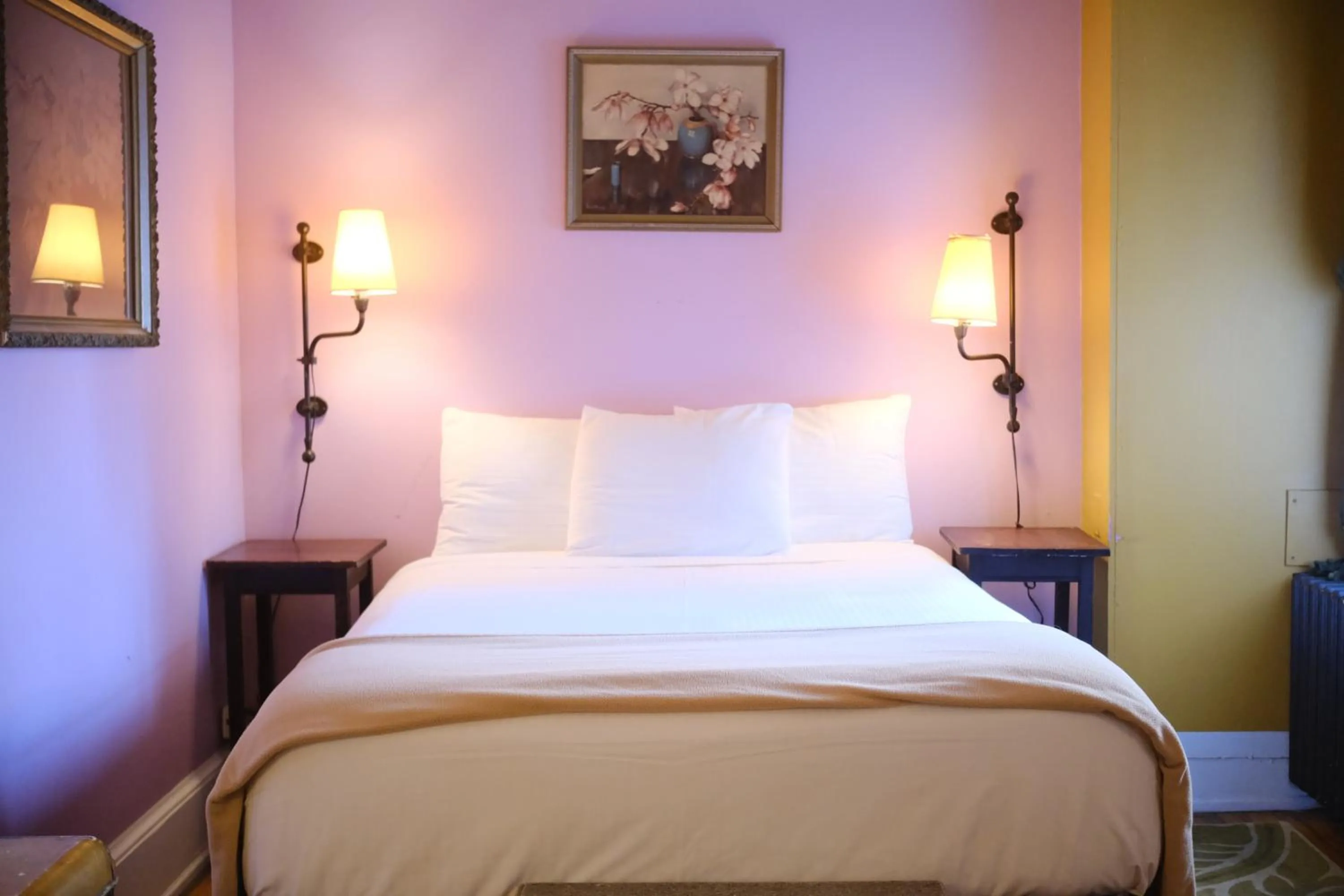 Bed in Hotel Tabard Inn