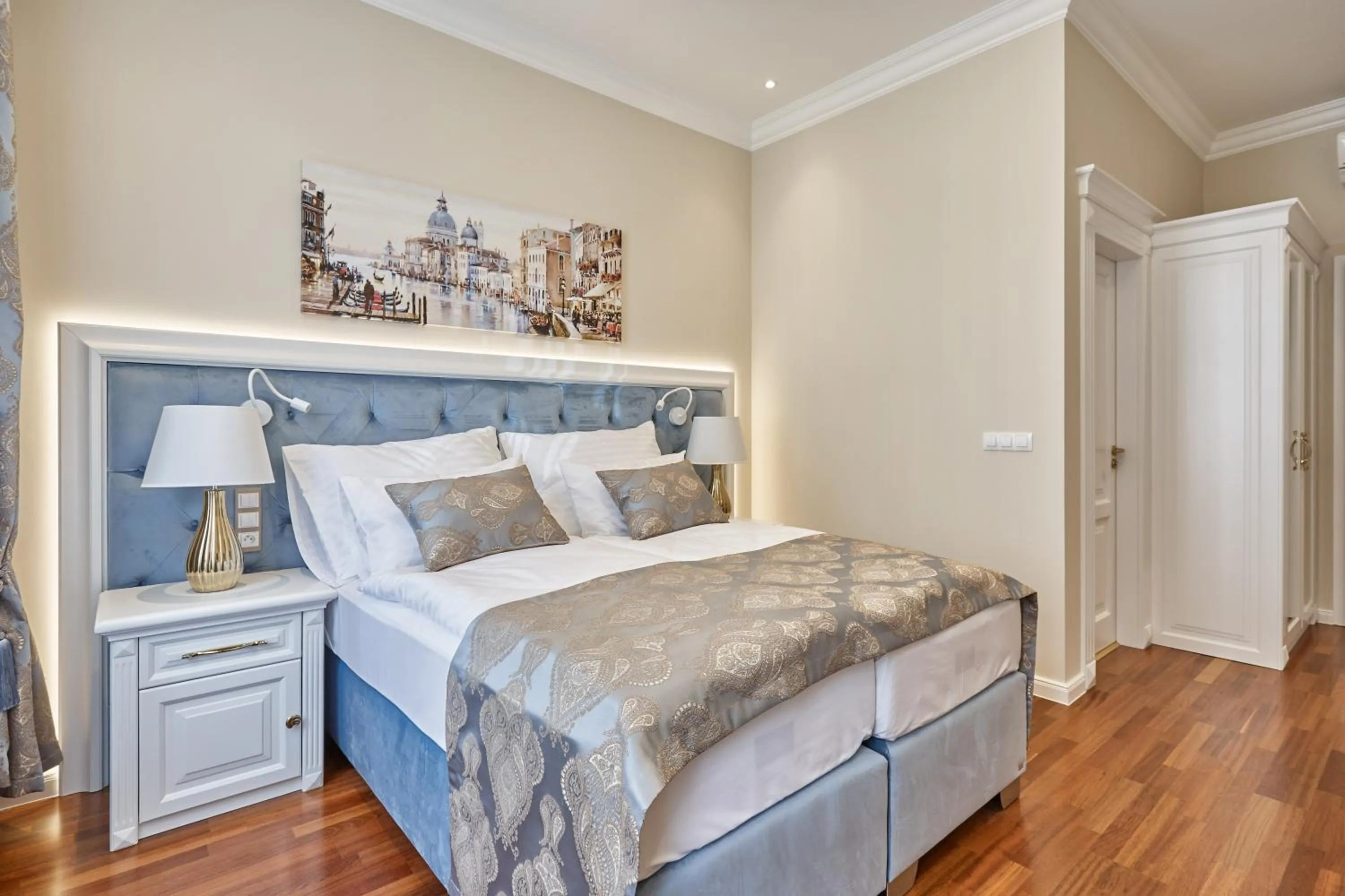 Bed in Golden Key Boutique Hotel