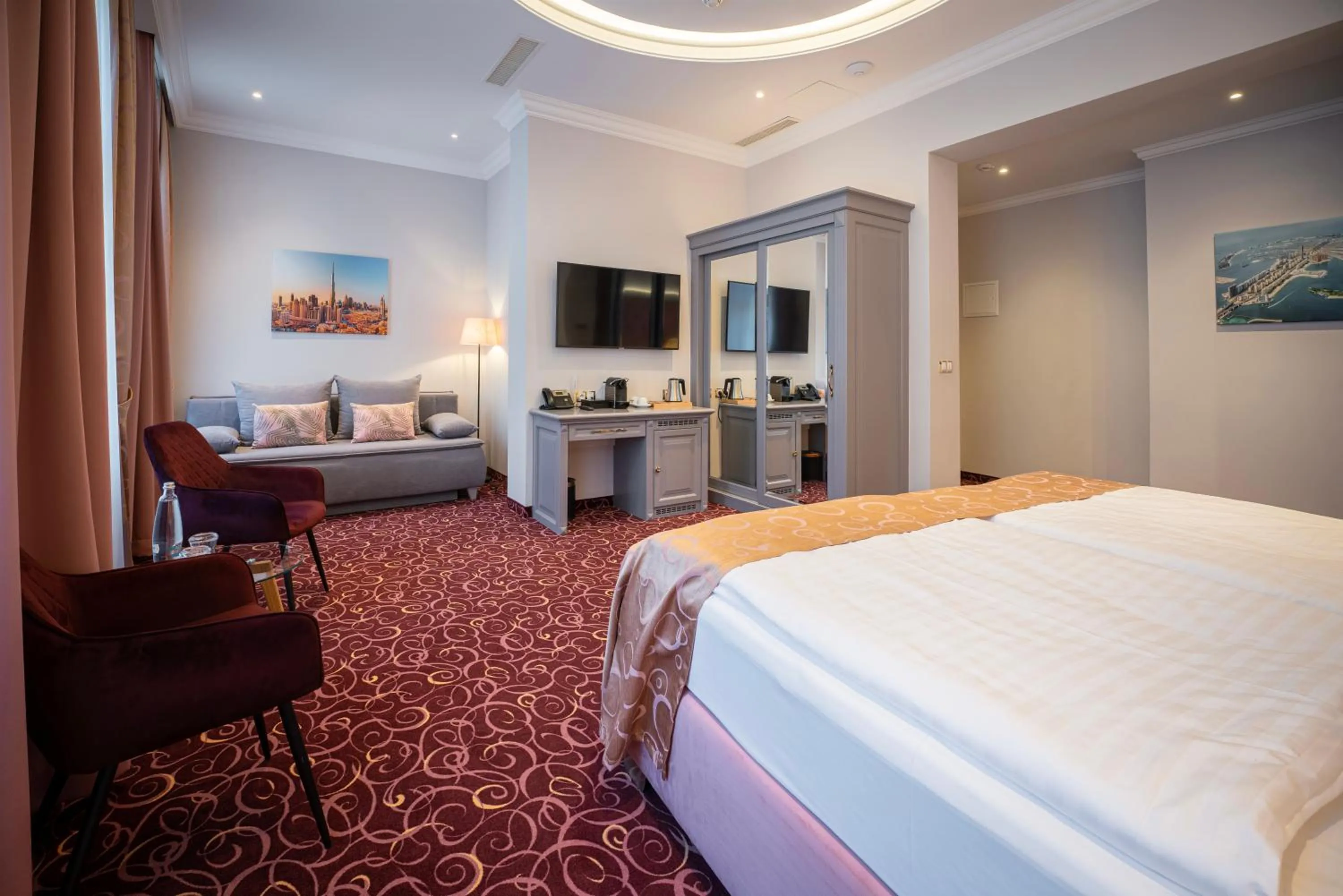 TV and multimedia, Bed in Golden Key Boutique Hotel