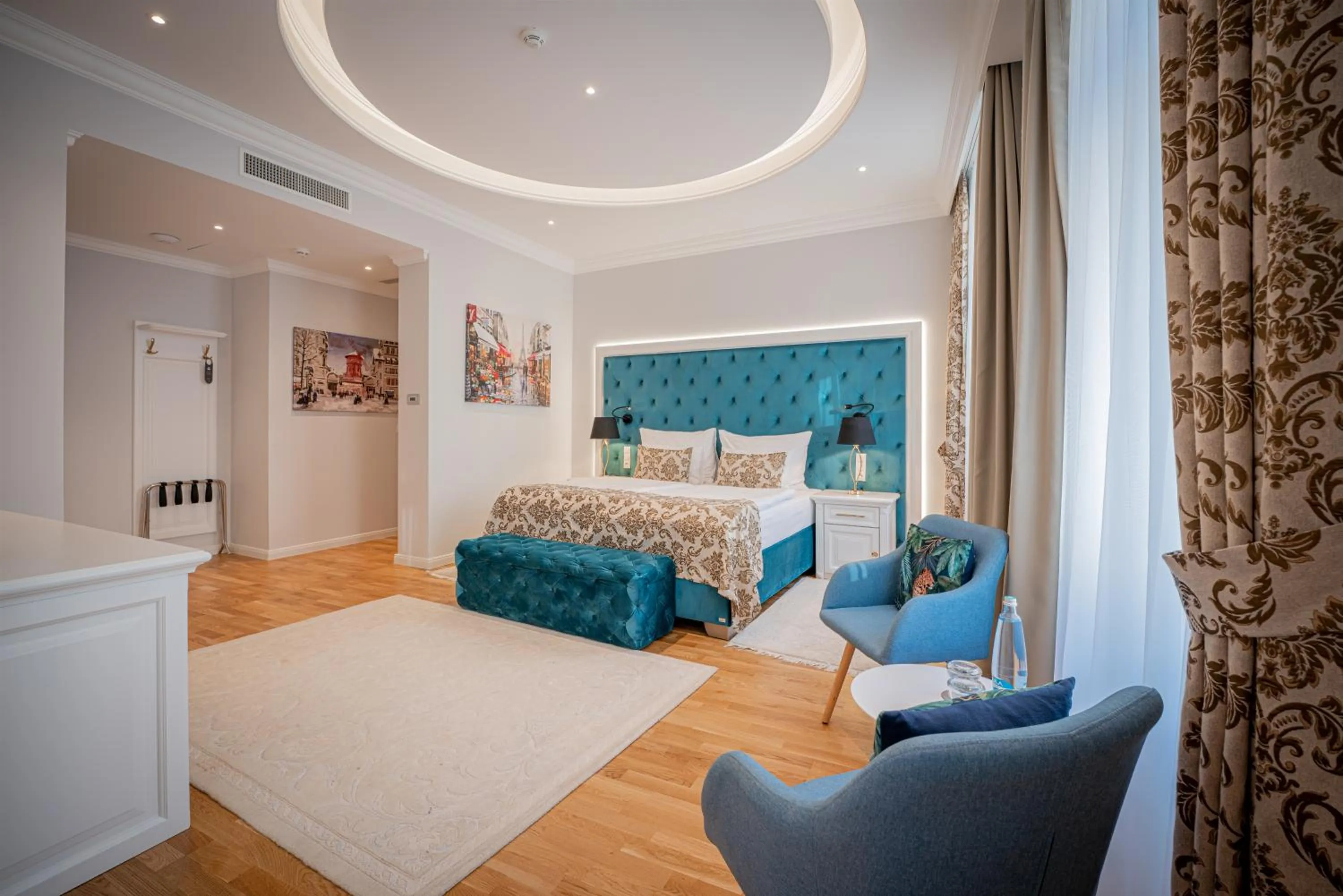 Bed in Golden Key Boutique Hotel