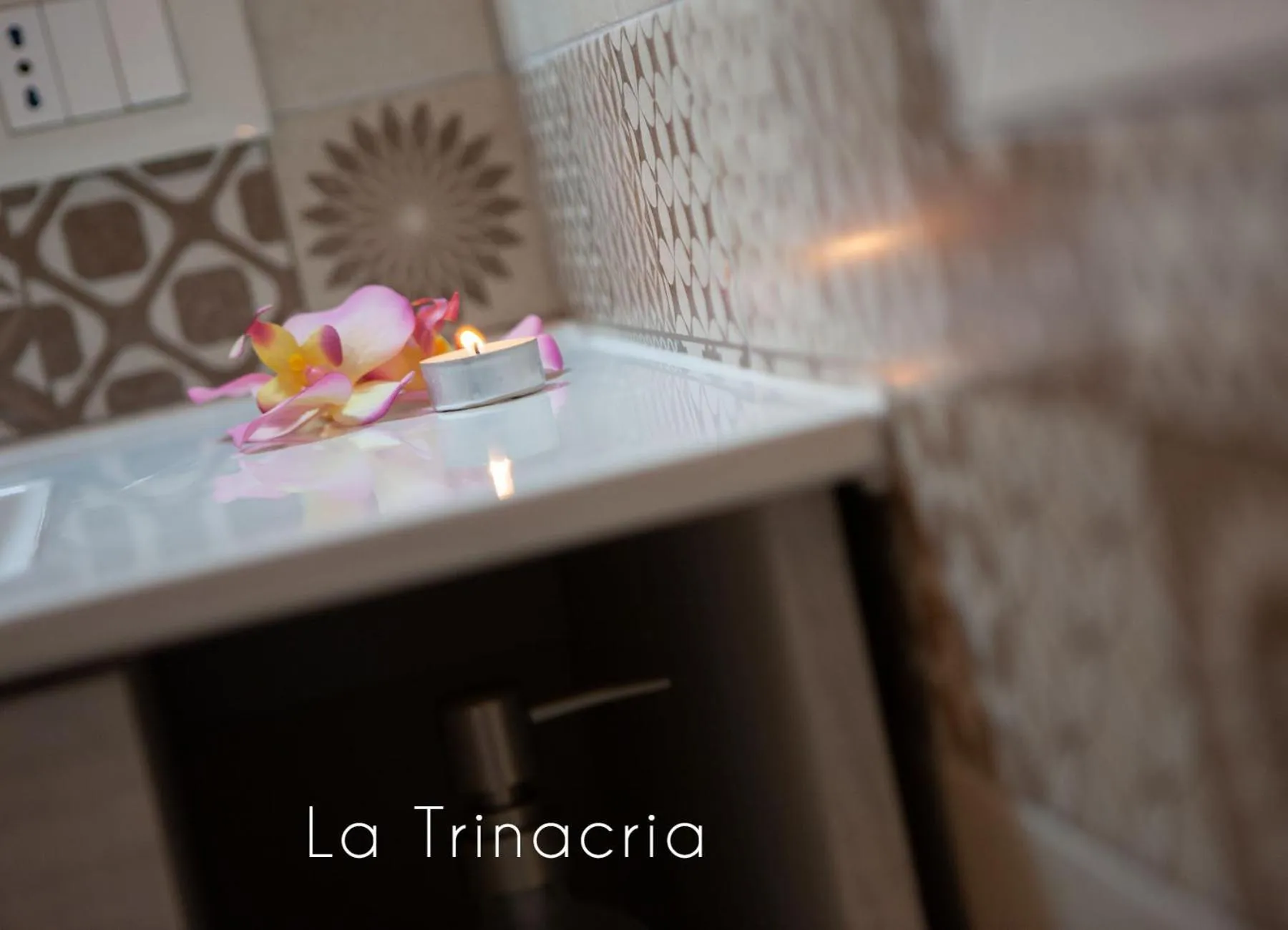 Text overlay in La Trinacria