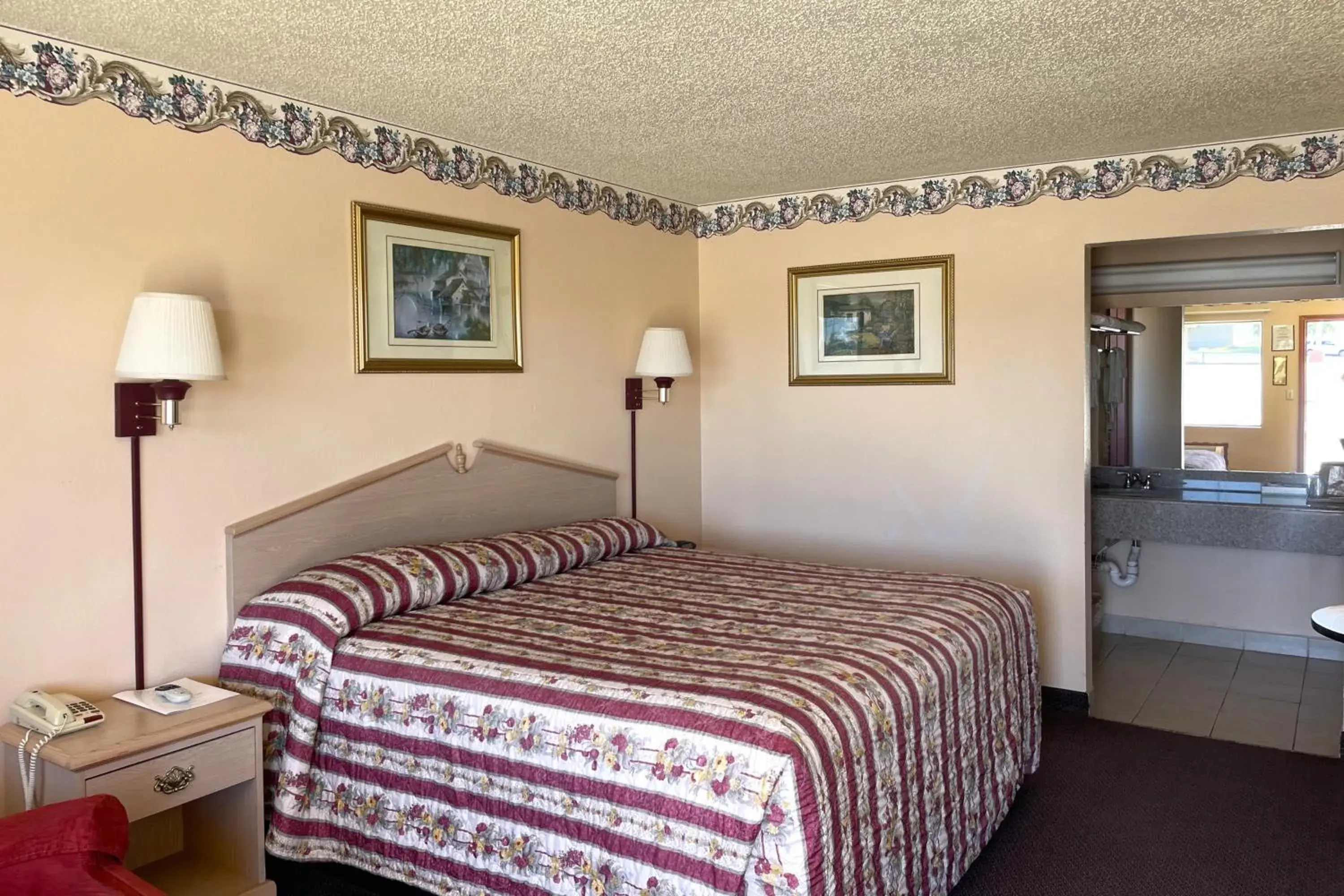 King Bed Non-Smoking in Seminole Inn Near New Mexico Hwy 62 King Bed Non-Smoking in Seminole Inn Near New Mexico Hwy 62