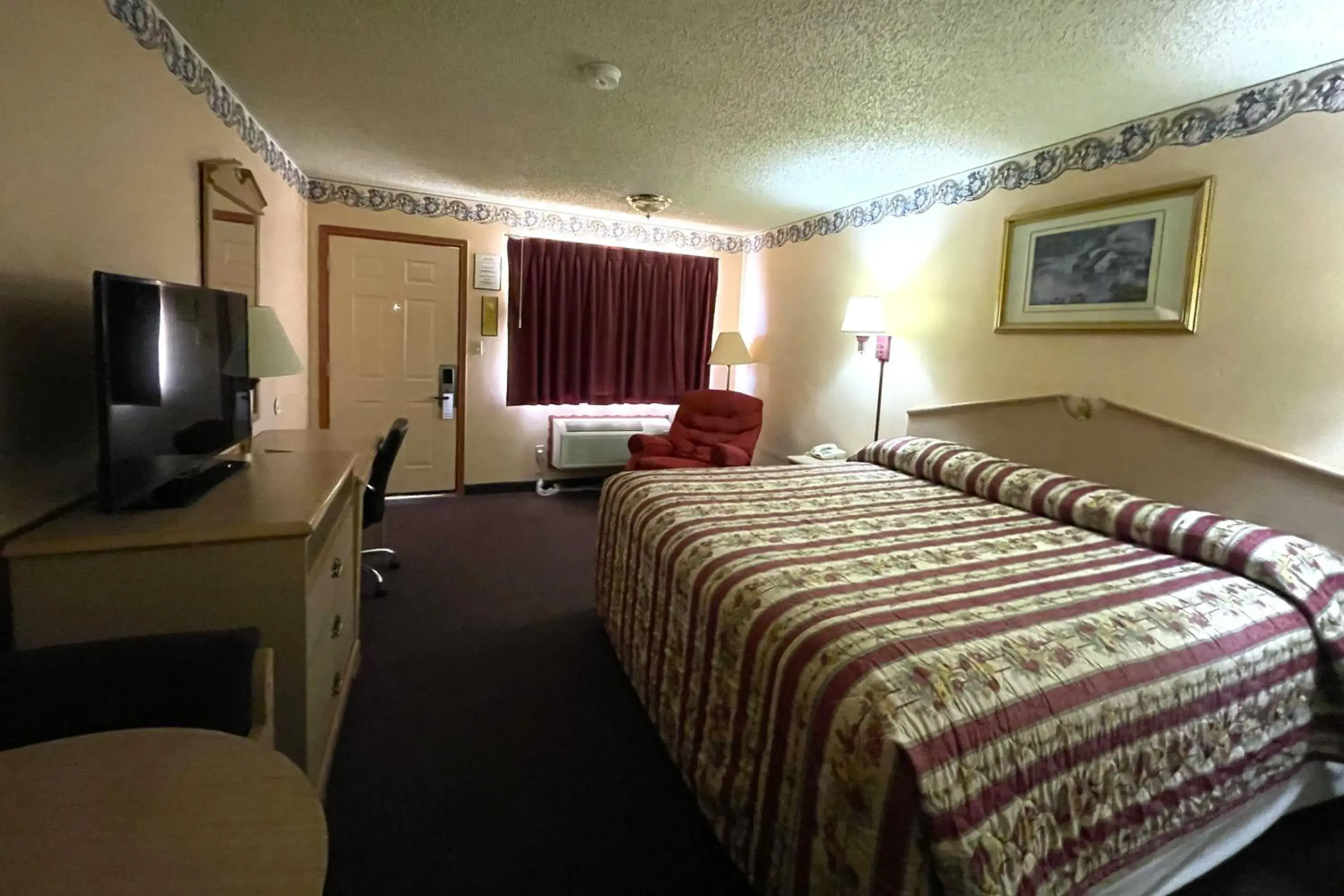 King Bed Non-Smoking in Seminole Inn Near New Mexico Hwy 62 King Bed Non-Smoking in Seminole Inn Near New Mexico Hwy 62