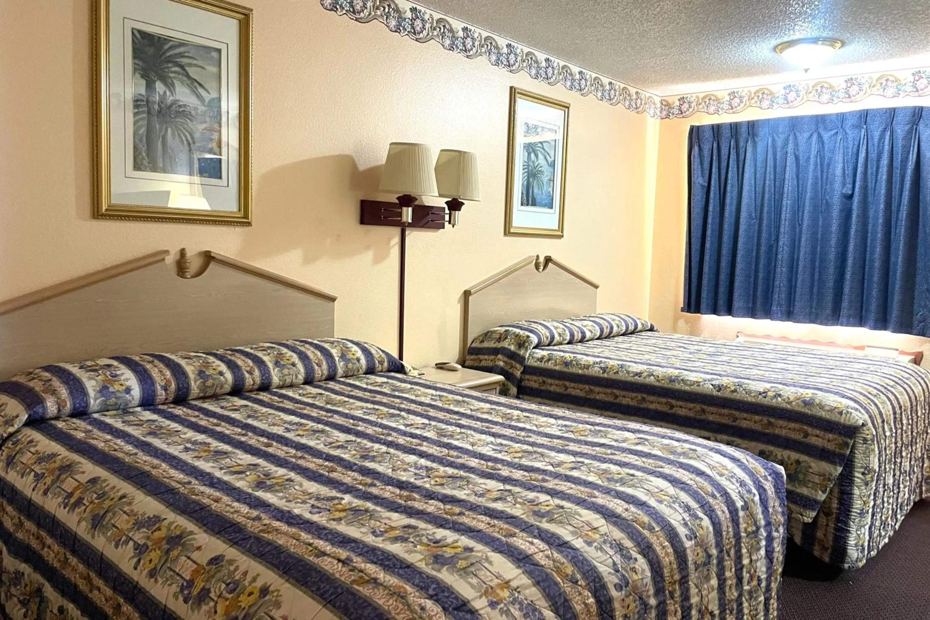 Bedroom, Bed in Seminole Inn Near New Mexico Hwy 62