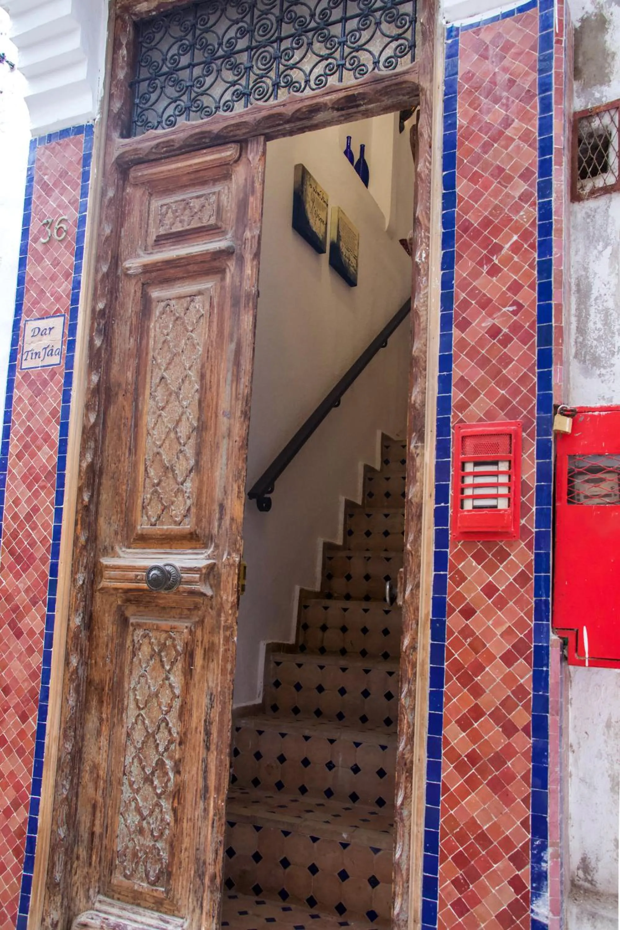 Facade/entrance in Dar Tinjâa