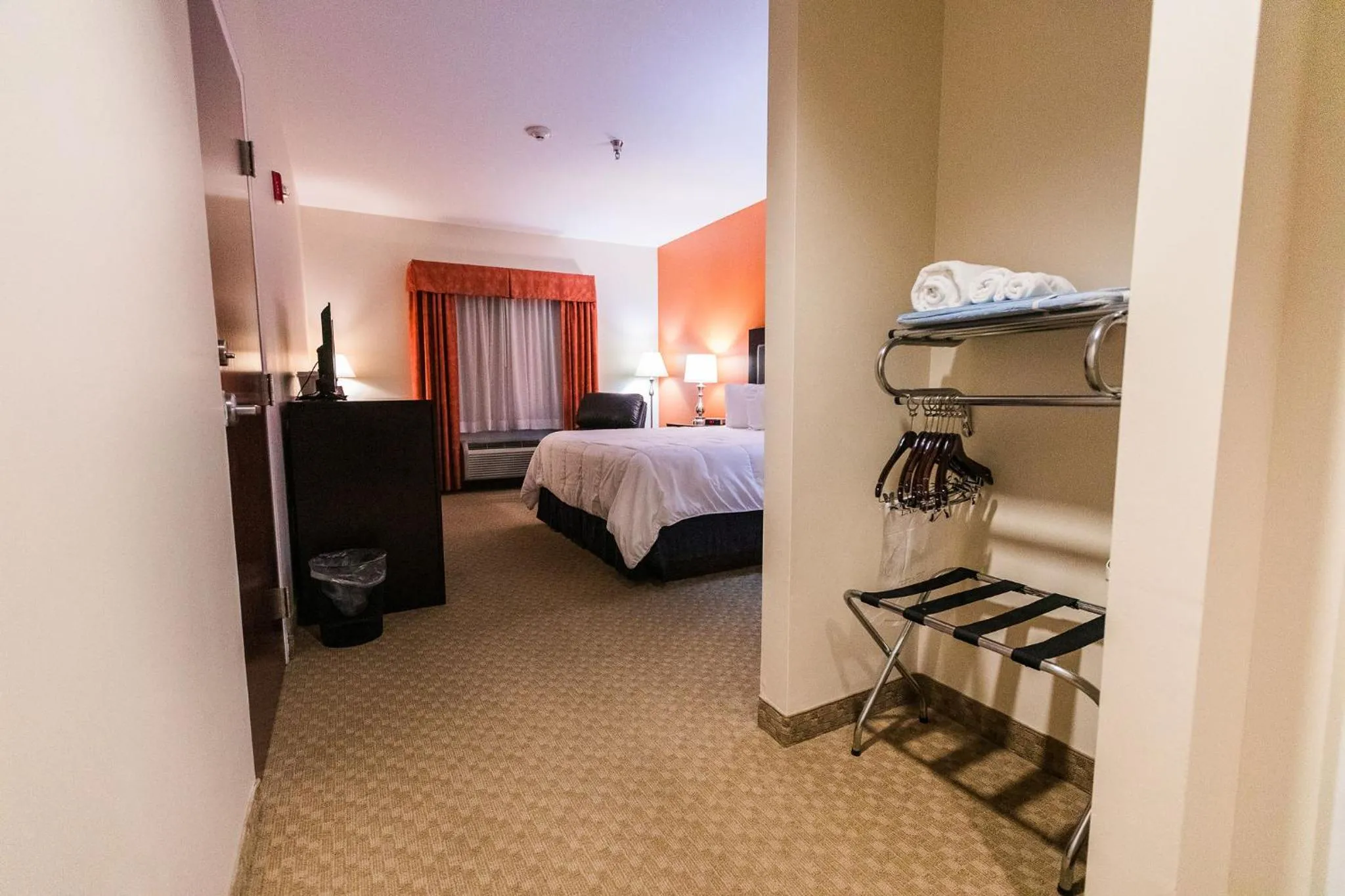 Bedroom, Bed in Grand Hotel