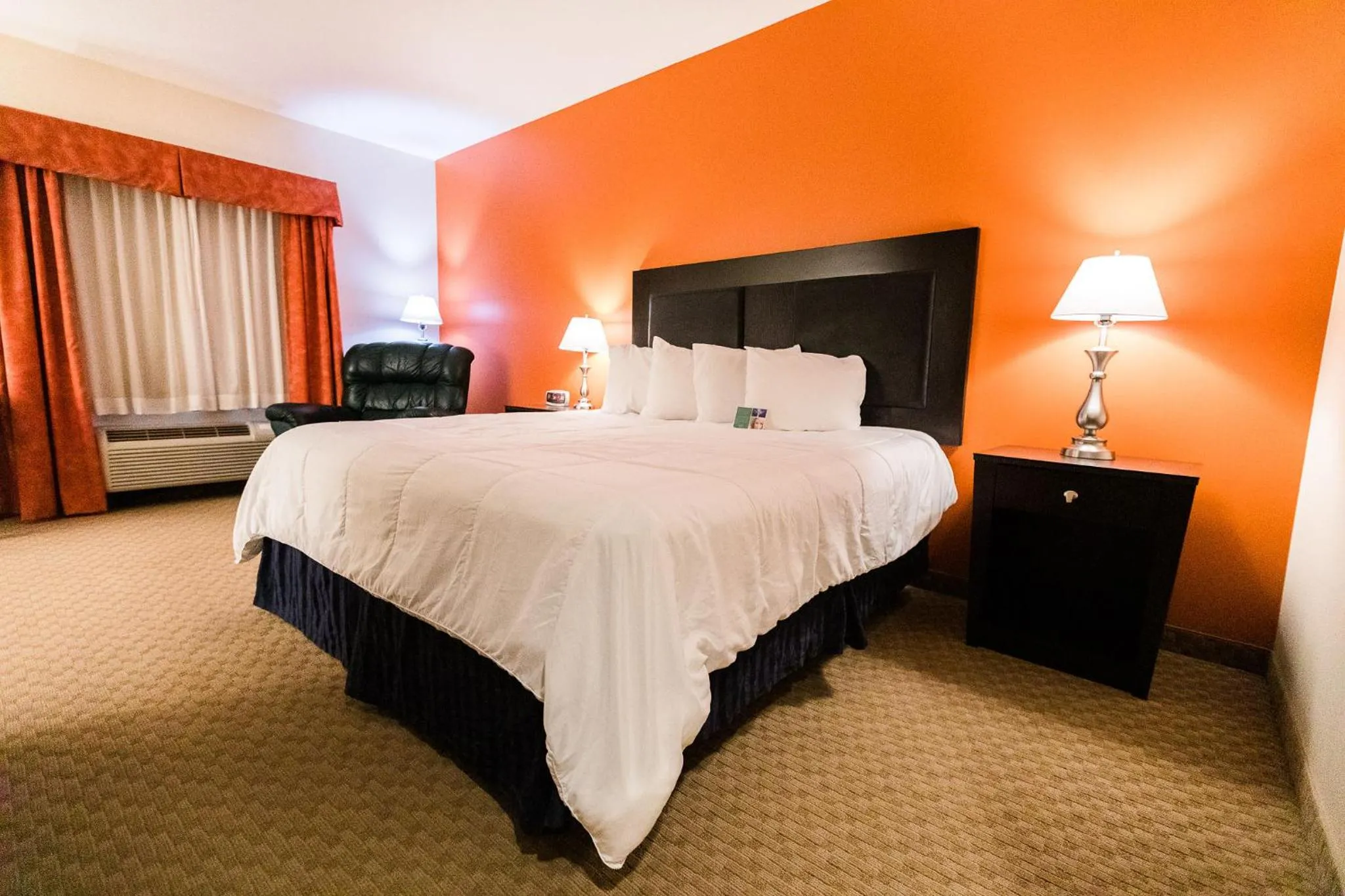 Bedroom, Bed in Grand Hotel