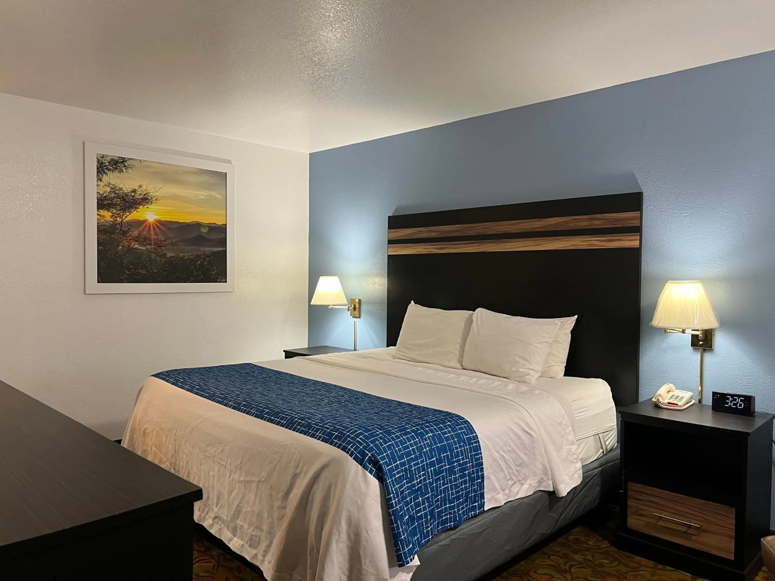 Bedroom, Bed in Travelodge by Wyndham Truth or Consequences