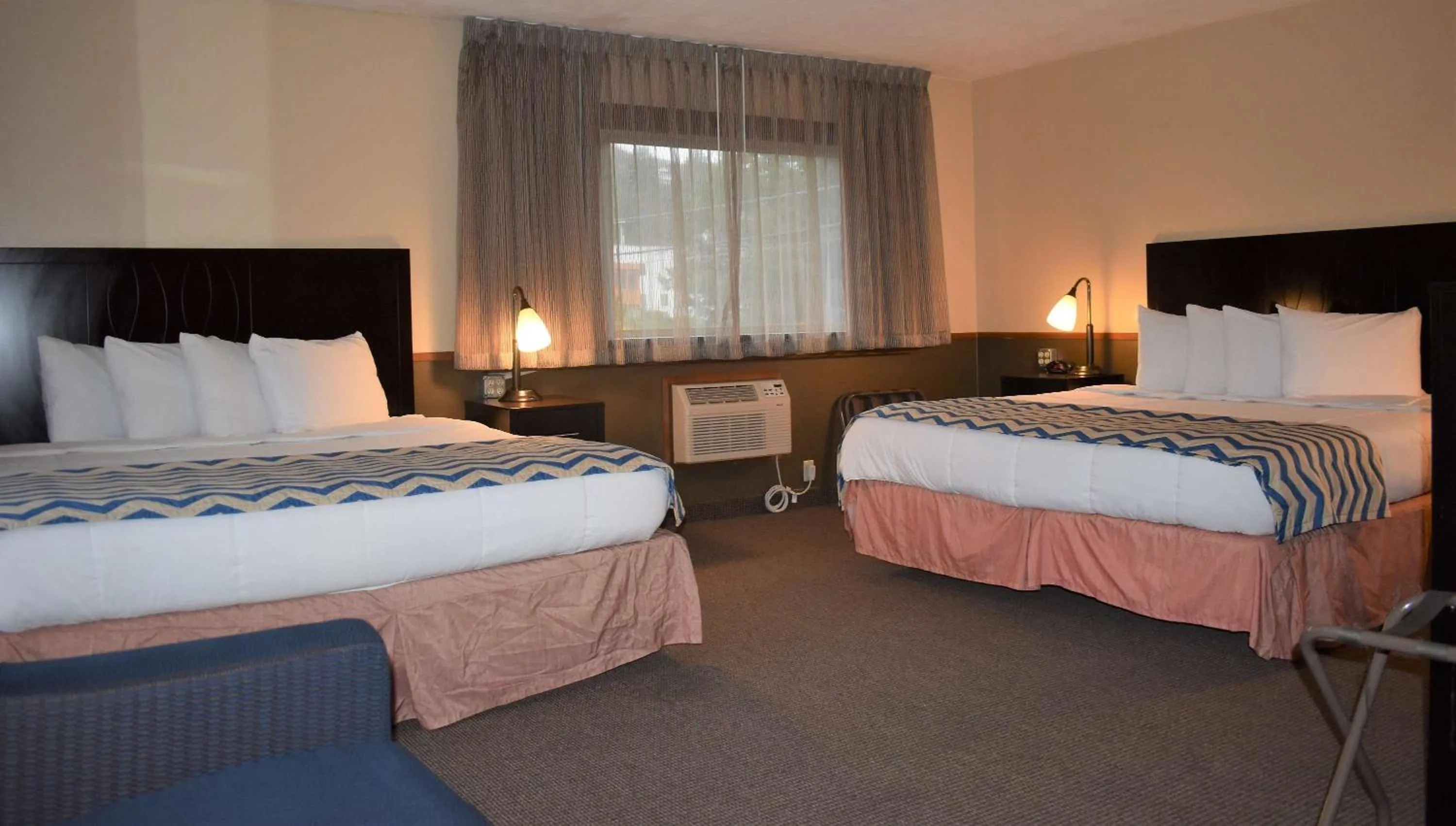 Photo of the whole room in SureStay Hotel by Best Western Portland City Center