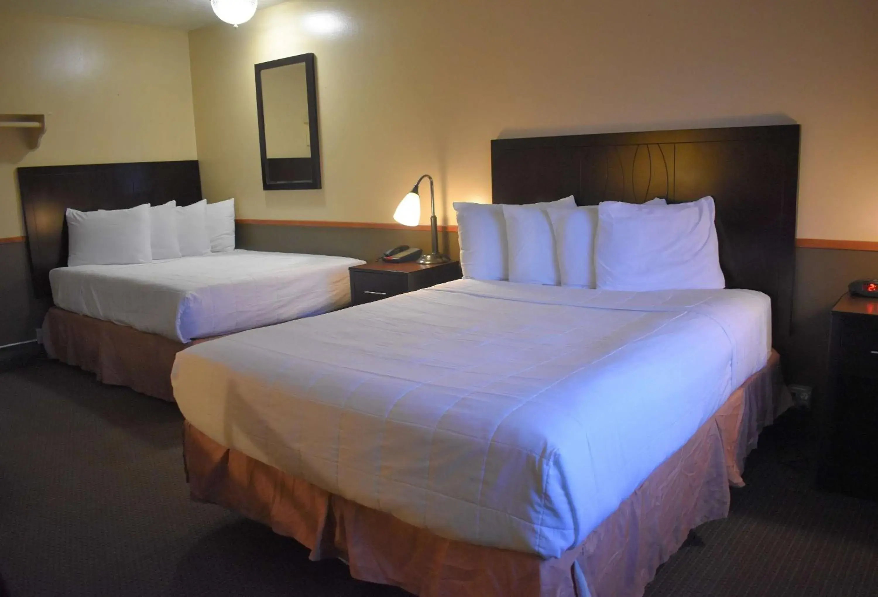 Room with One Queen and One Double Bed in SureStay Hotel by Best Western Portland City Center Room with One Queen and One Double Bed in SureStay Hotel by Best Western Portland City Center