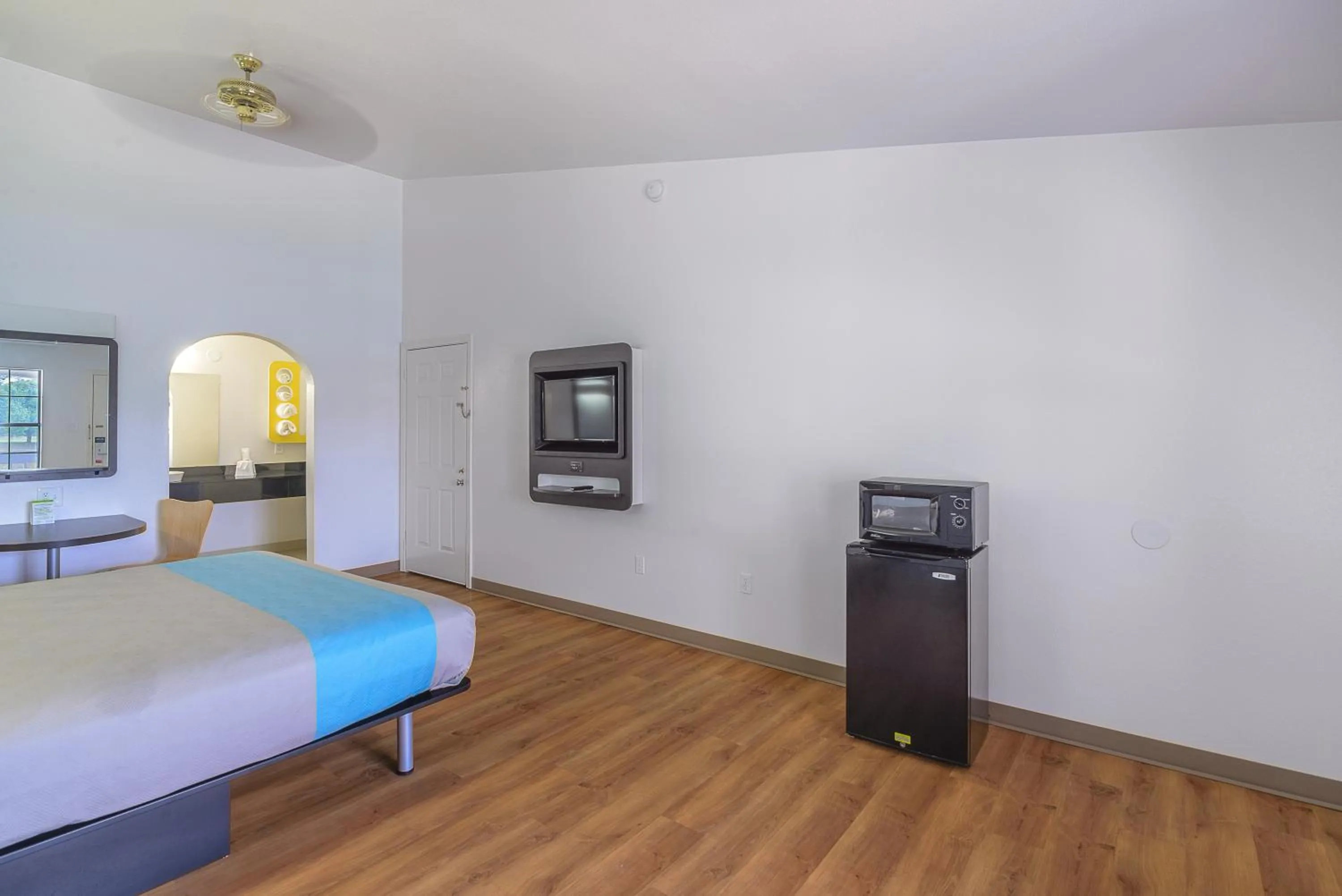 Bedroom, Bed in Motel 6-Canton, TX