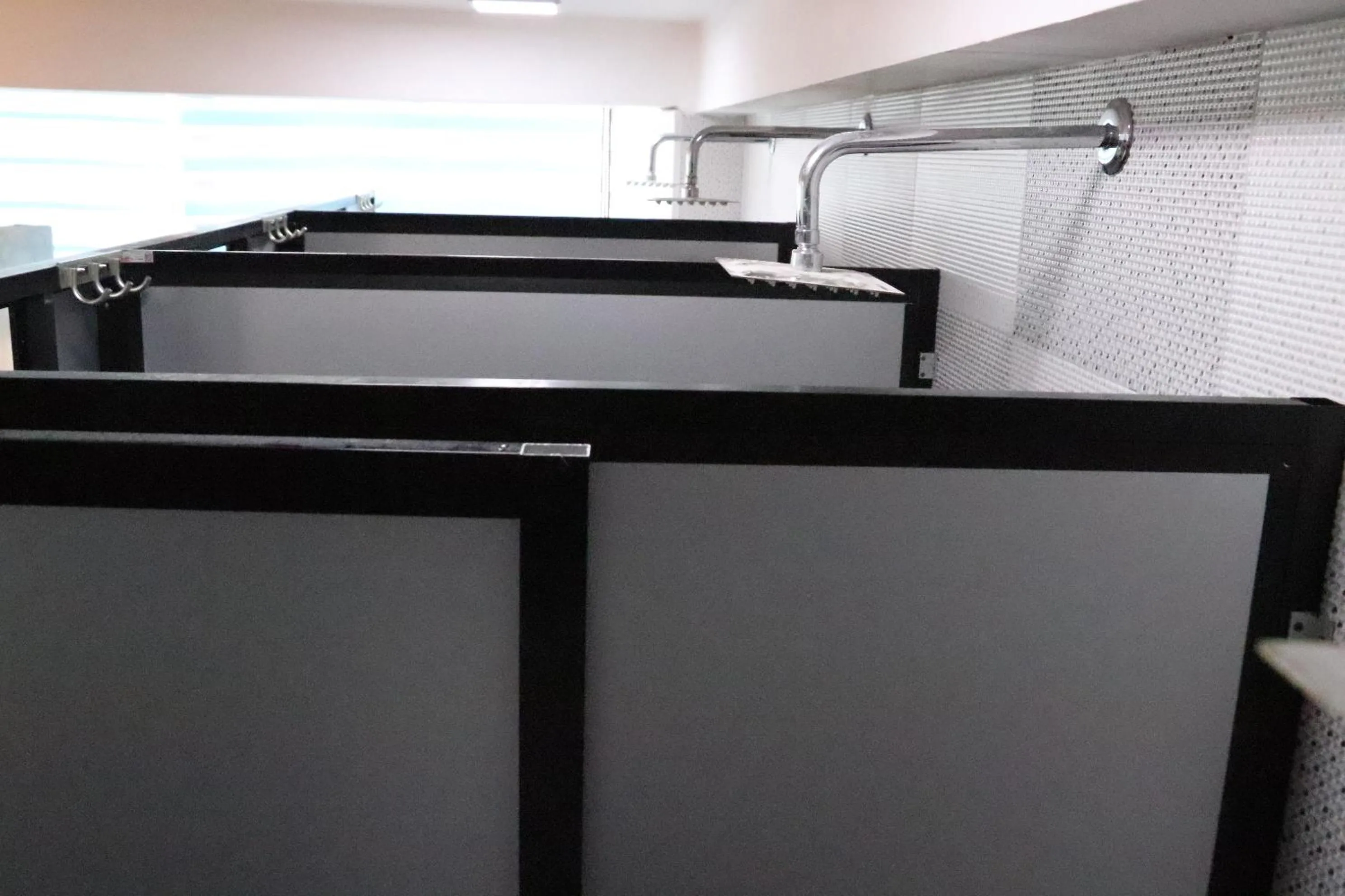 Shower in Miracle Colombo City Hostel