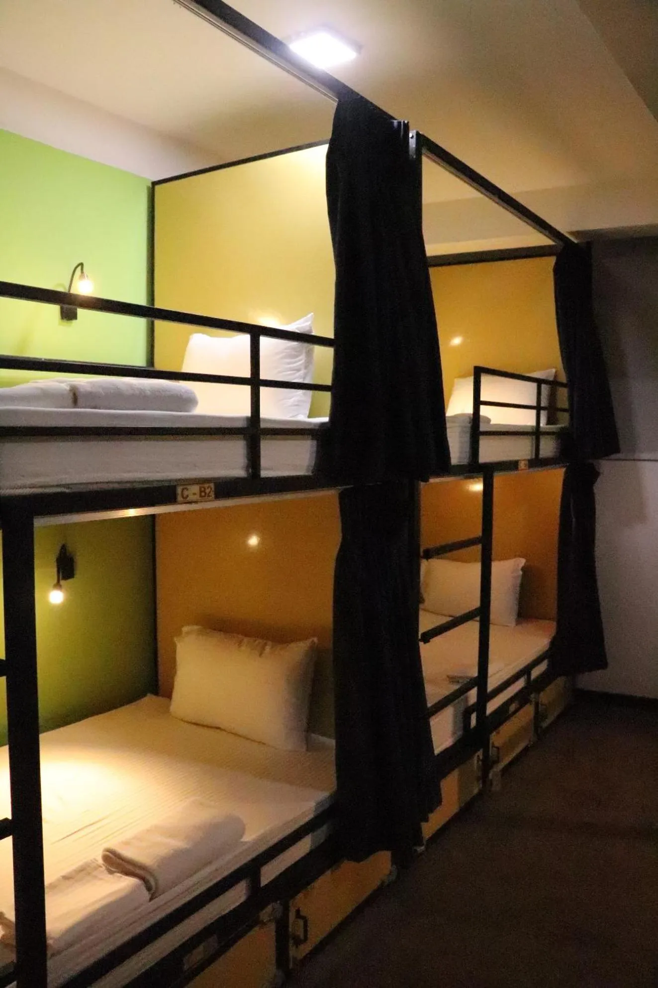 Photo of the whole room, Bed in Miracle Colombo City Hostel