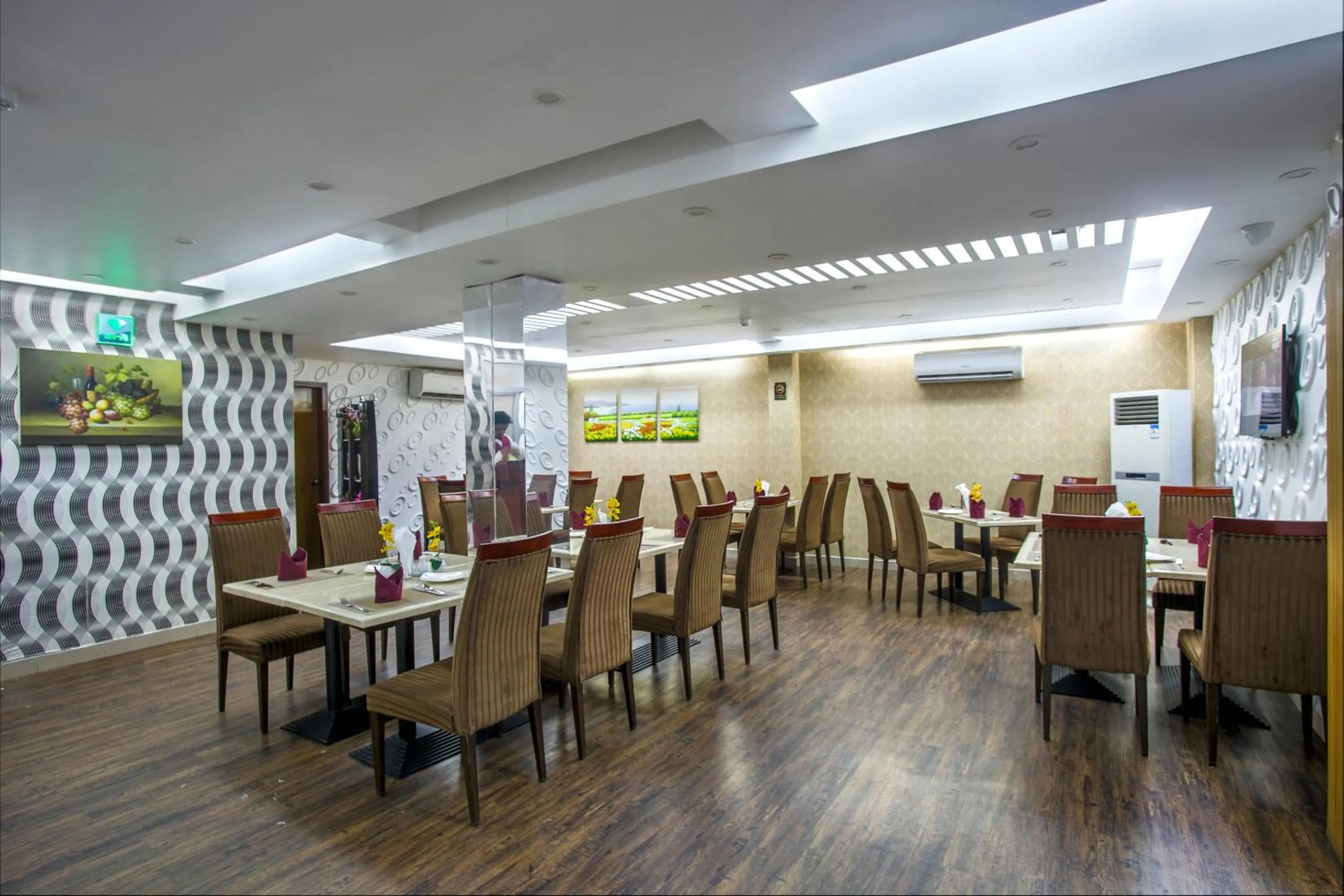 Restaurant/places to eat in Hotel Highgarden