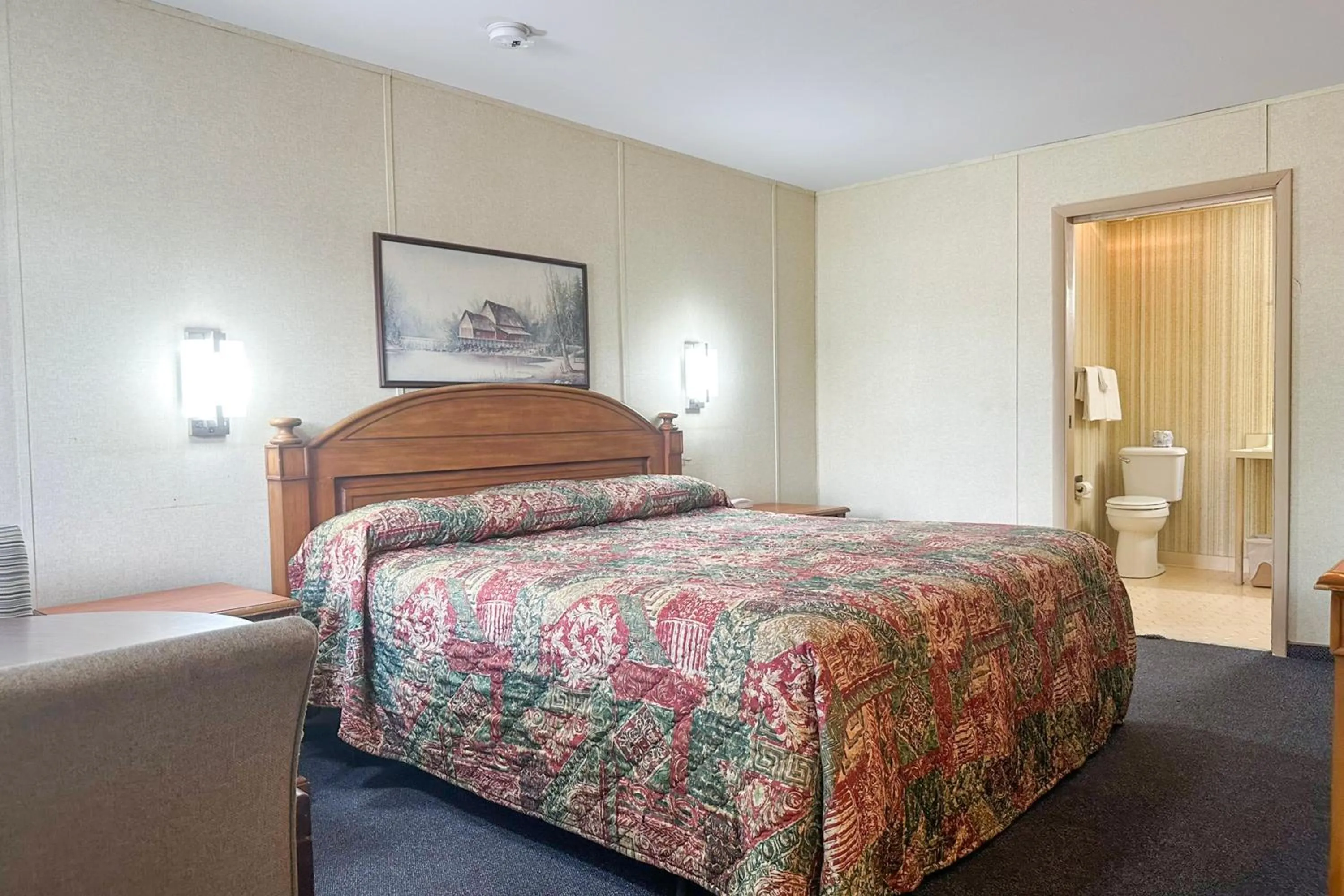 Bedroom, Bed in Louisville Inn by OYO Louisville Municipal Airport