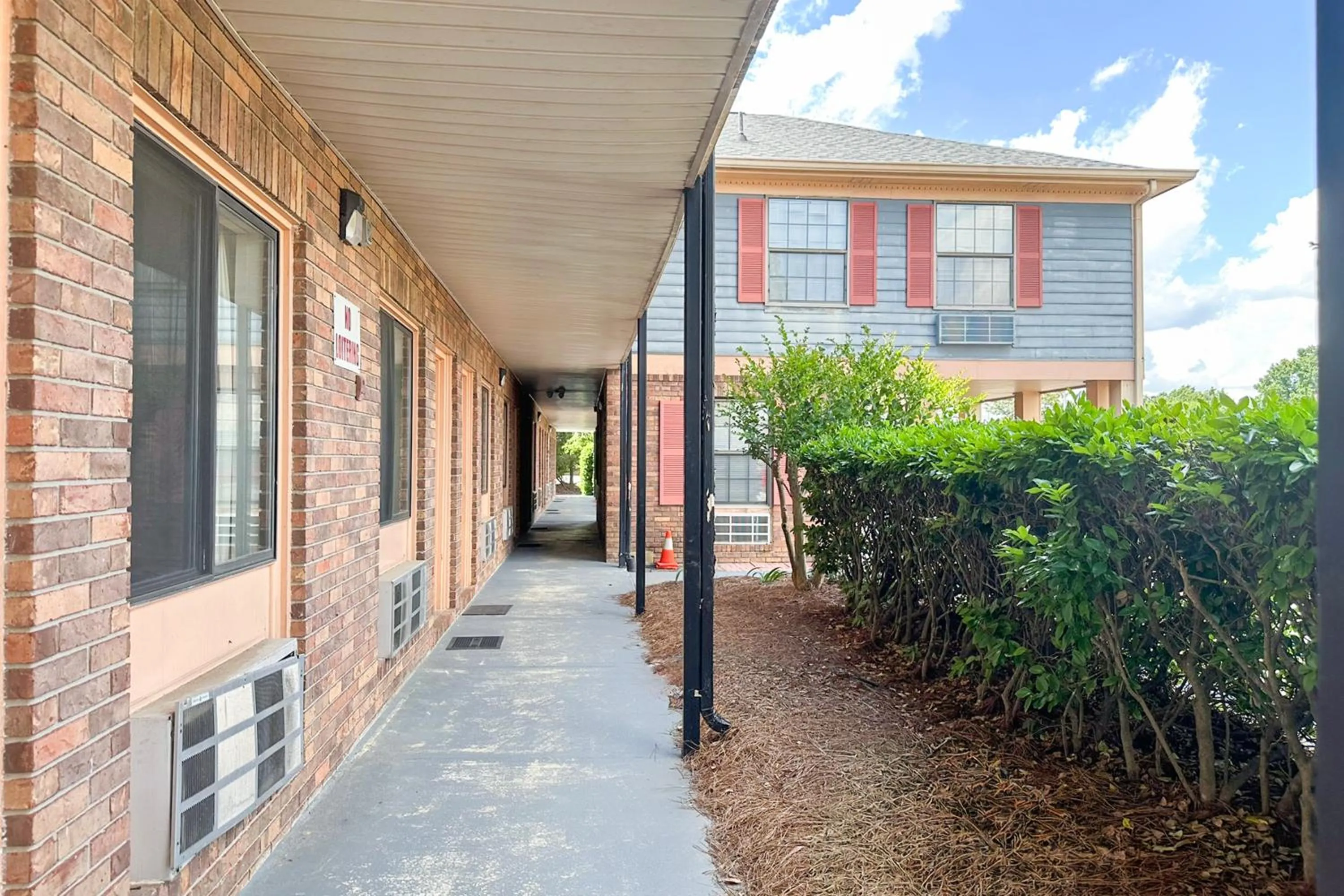 Facade/entrance in Louisville Inn by OYO Louisville Municipal Airport