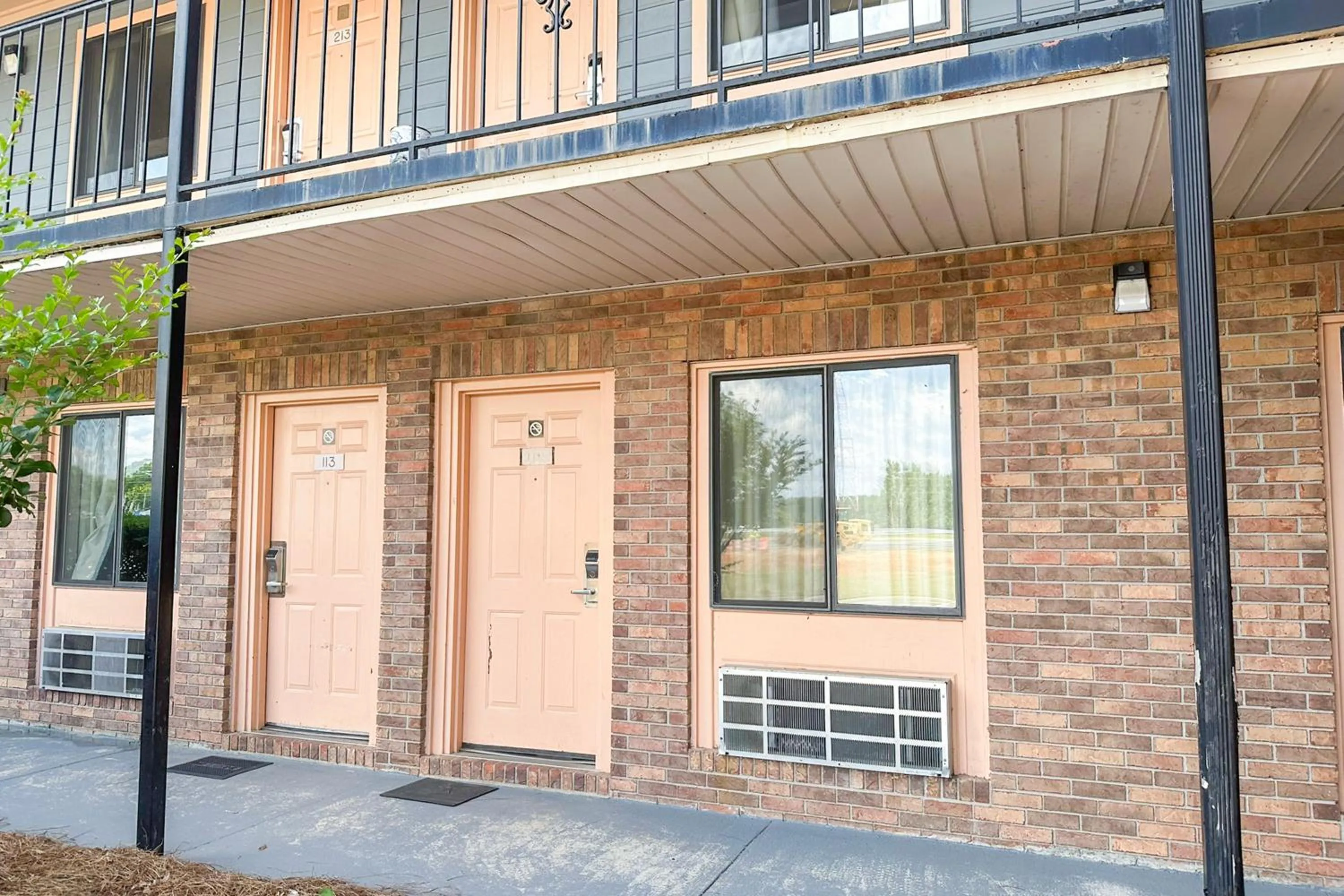 Area and facilities in Louisville Inn by OYO Louisville Municipal Airport