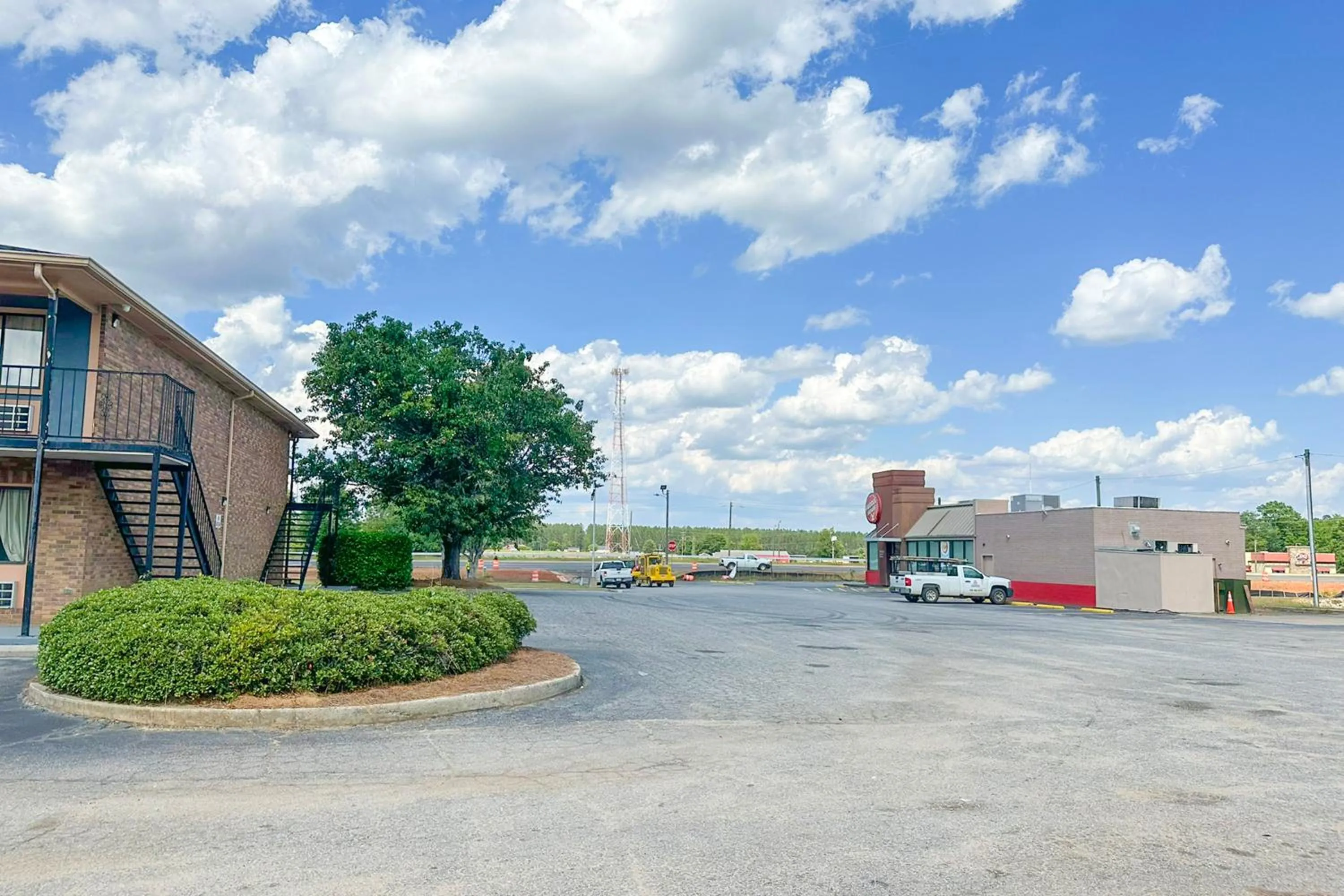 Parking in Louisville Inn by OYO Louisville Municipal Airport