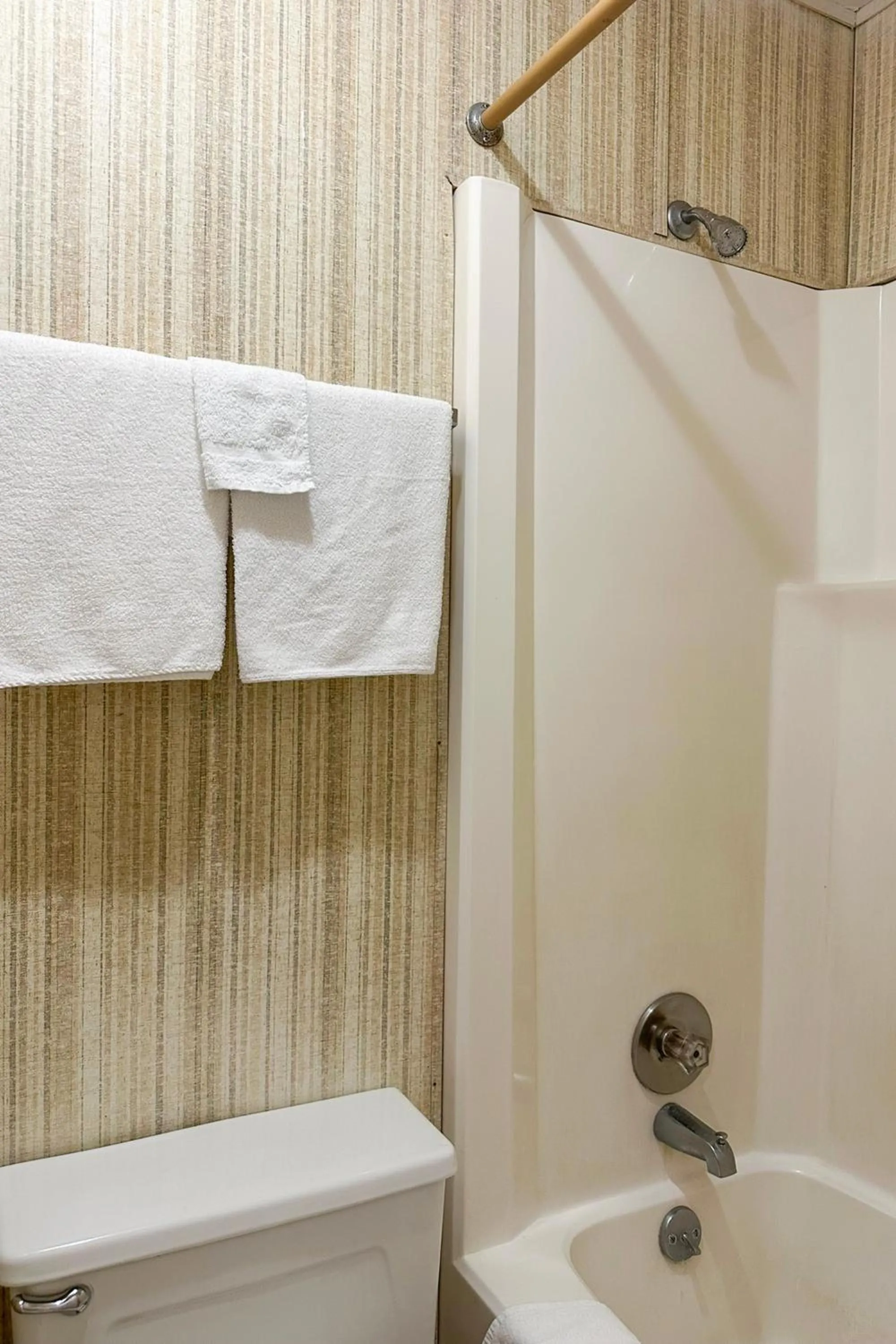 Bathroom in Louisville Inn by OYO Louisville Municipal Airport