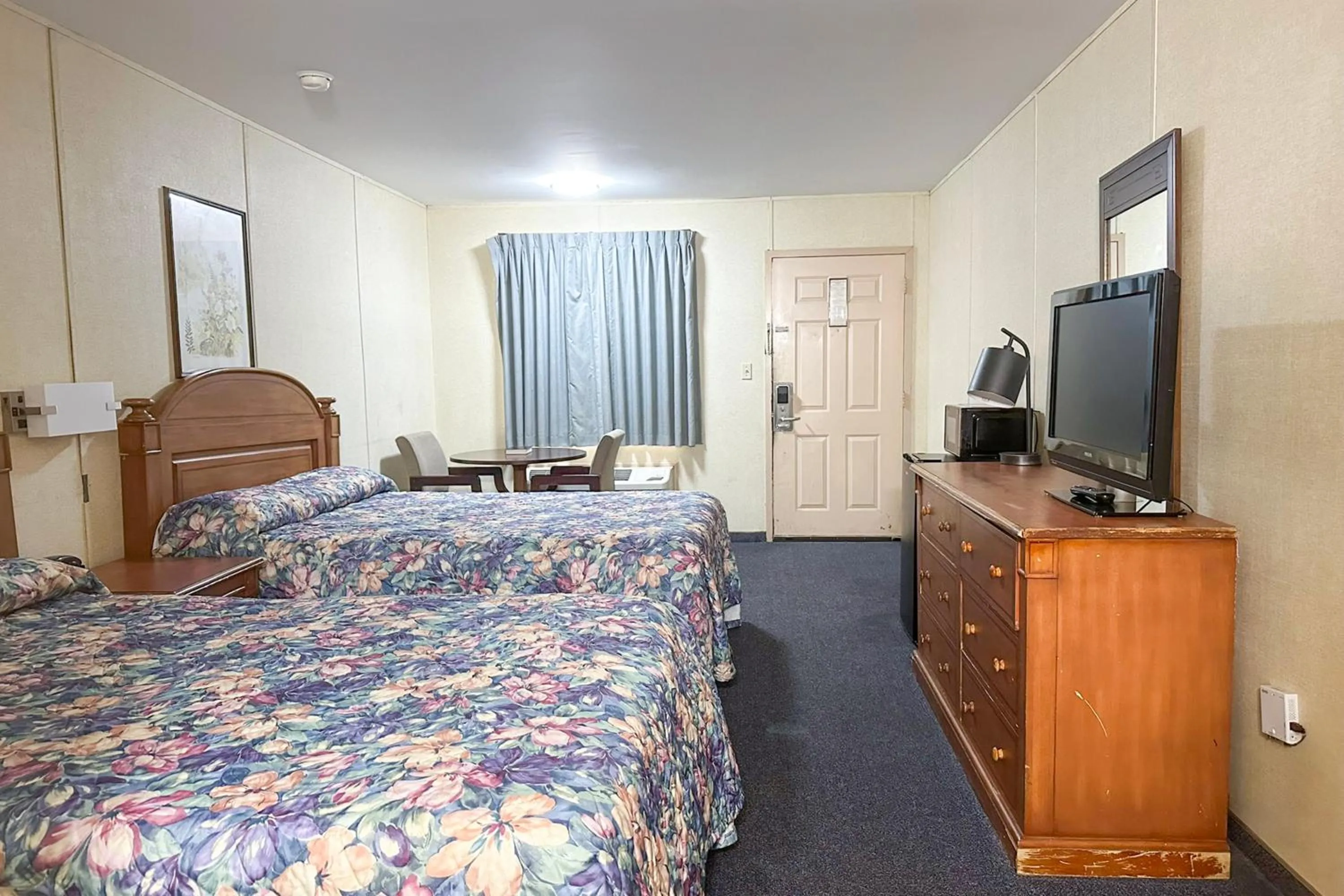 Bedroom, Bed in Louisville Inn by OYO Louisville Municipal Airport