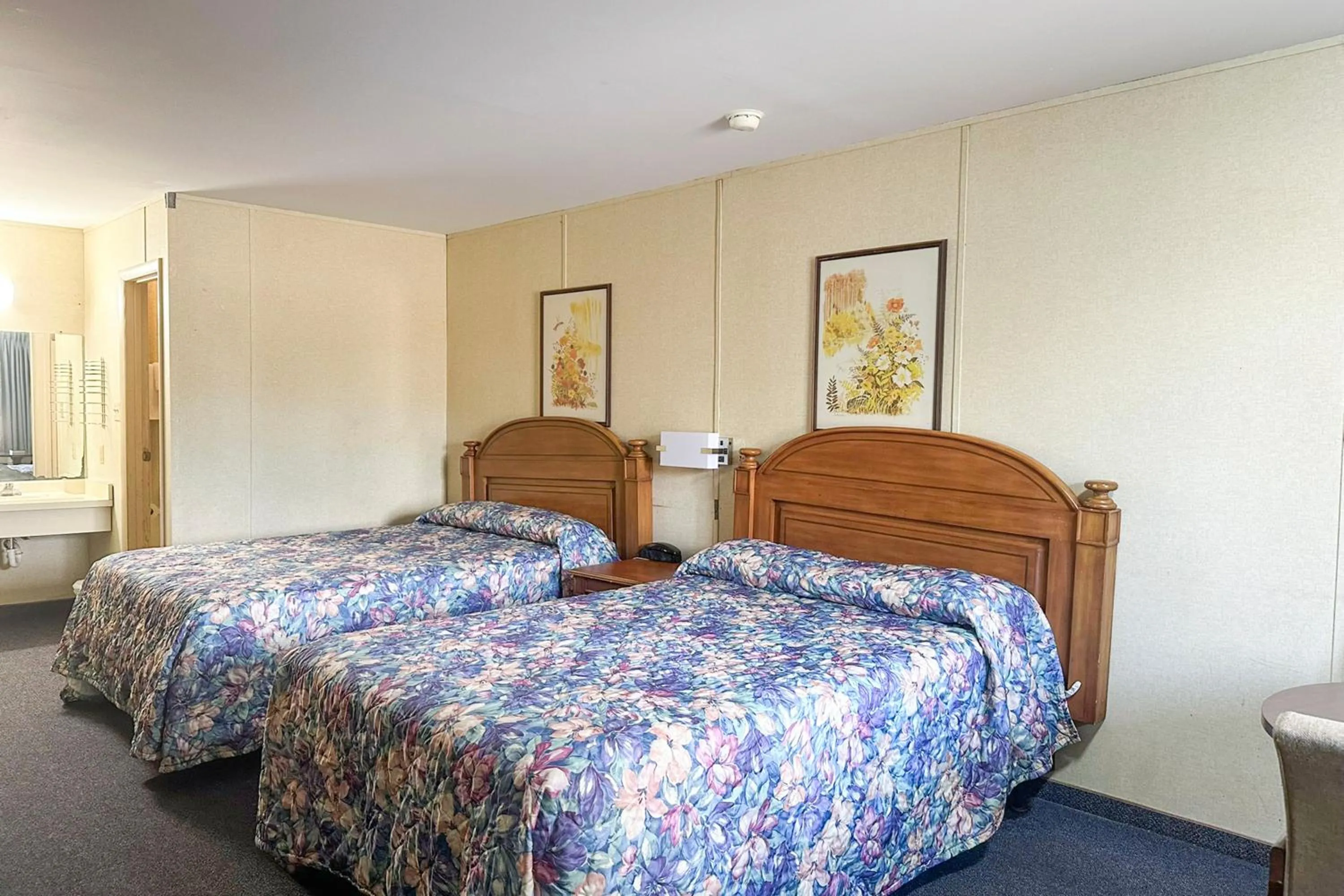 Bedroom, Bed in Louisville Inn by OYO Louisville Municipal Airport