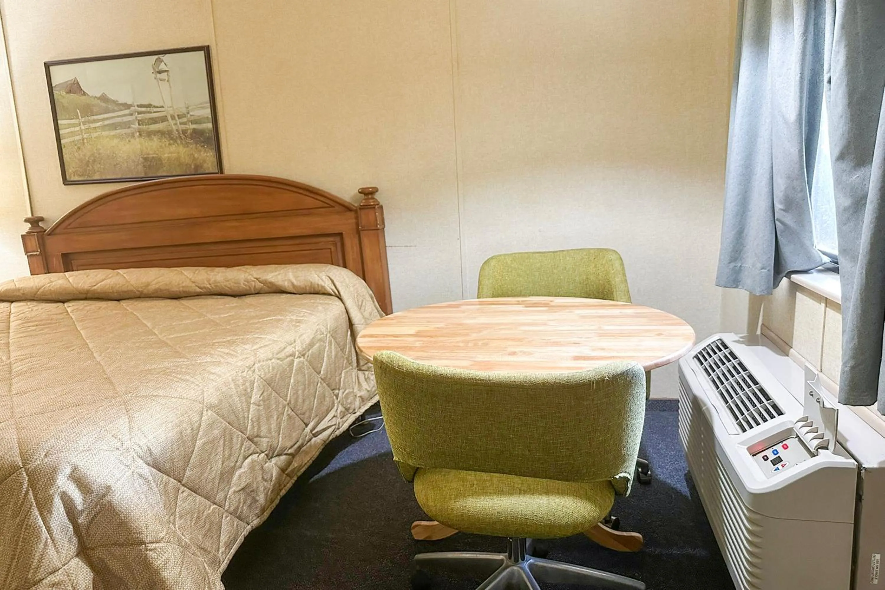 Bedroom, Bed in Louisville Inn by OYO Louisville Municipal Airport