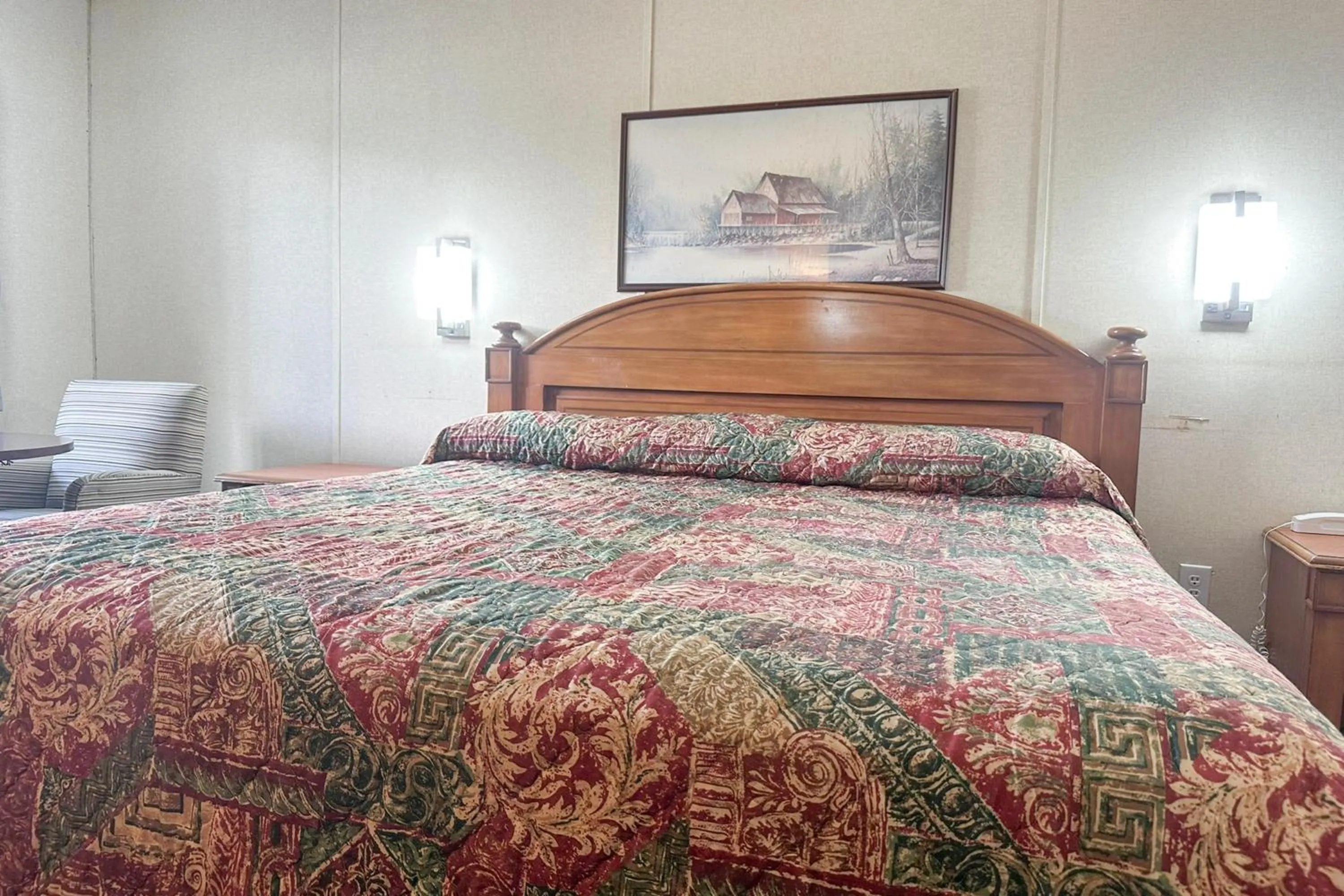 Bedroom, Bed in Louisville Inn by OYO Louisville Municipal Airport