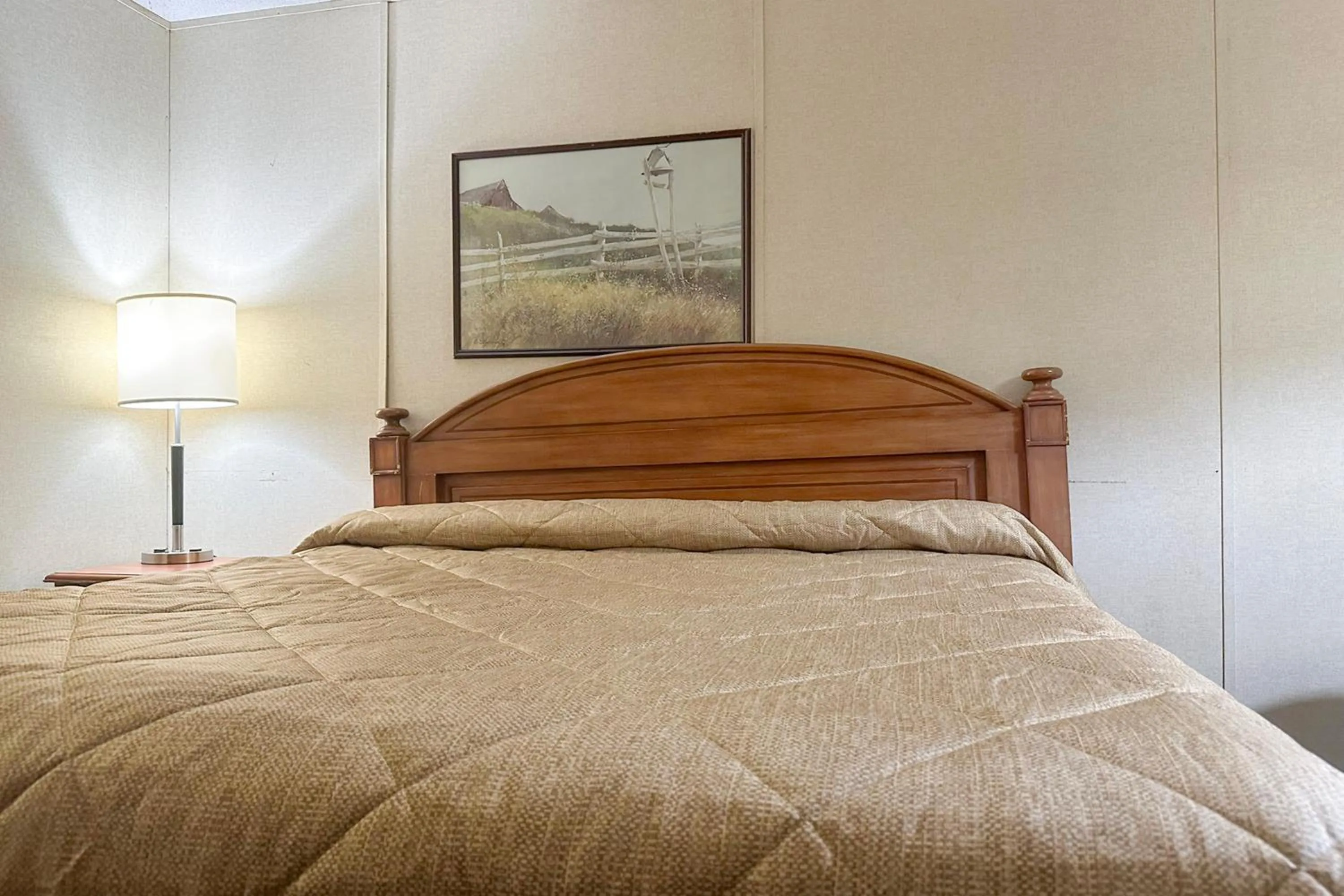 Bedroom, Bed in Louisville Inn by OYO Louisville Municipal Airport