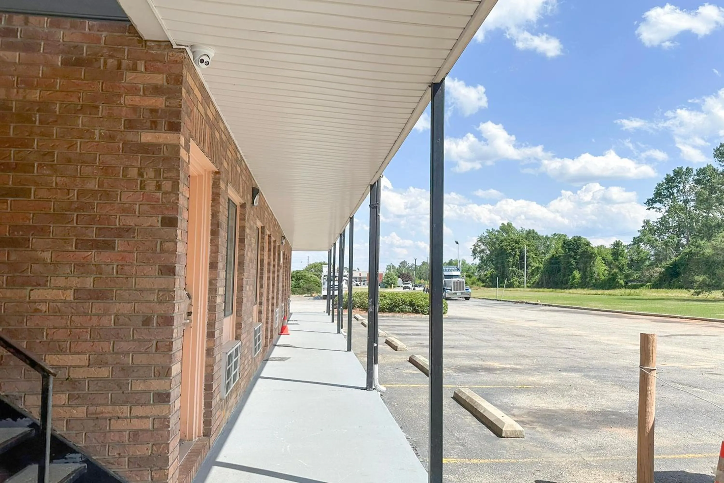 Facade/entrance in Louisville Inn by OYO Louisville Municipal Airport