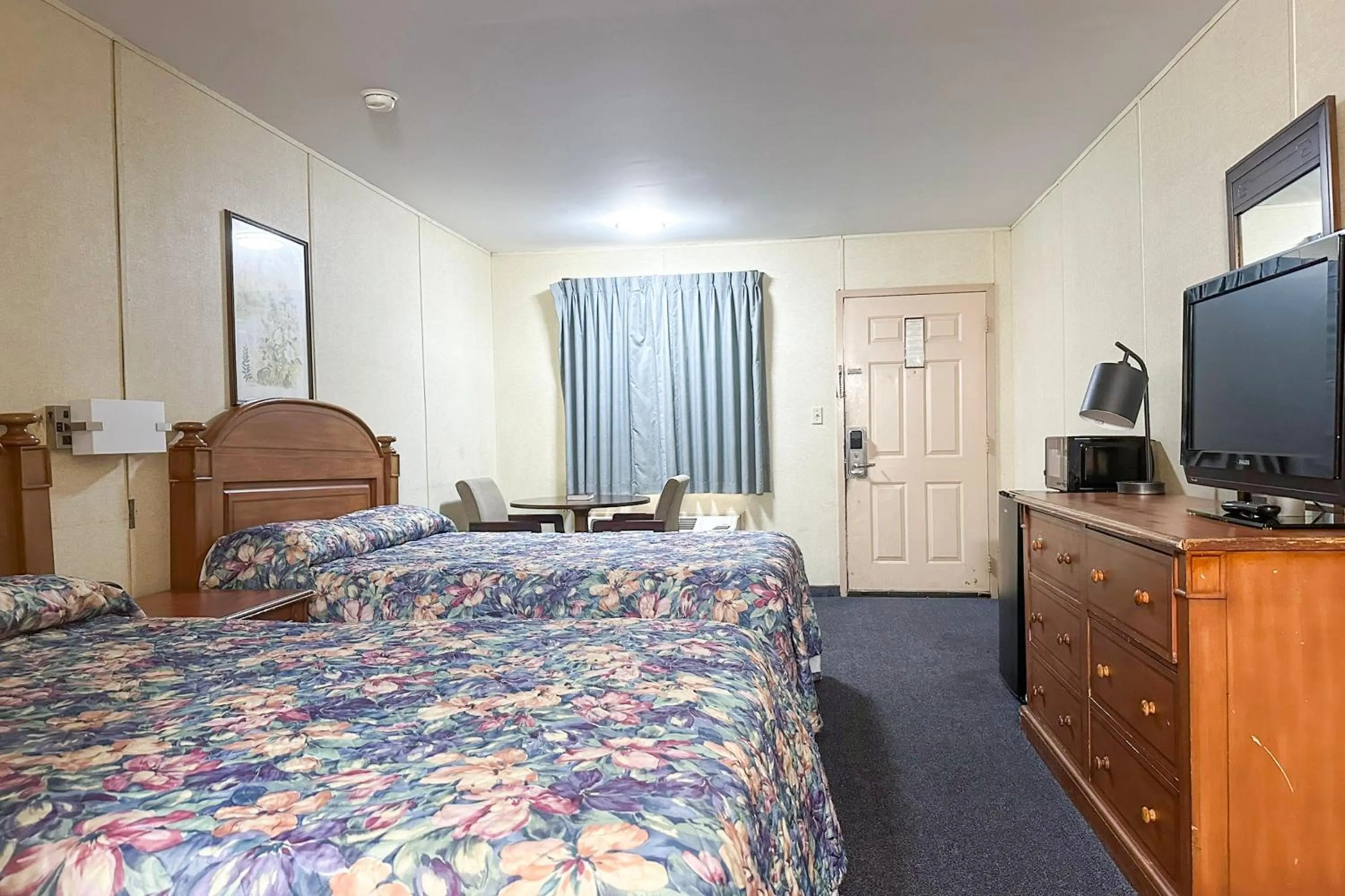 Bedroom, Bed in Louisville Inn by OYO Louisville Municipal Airport