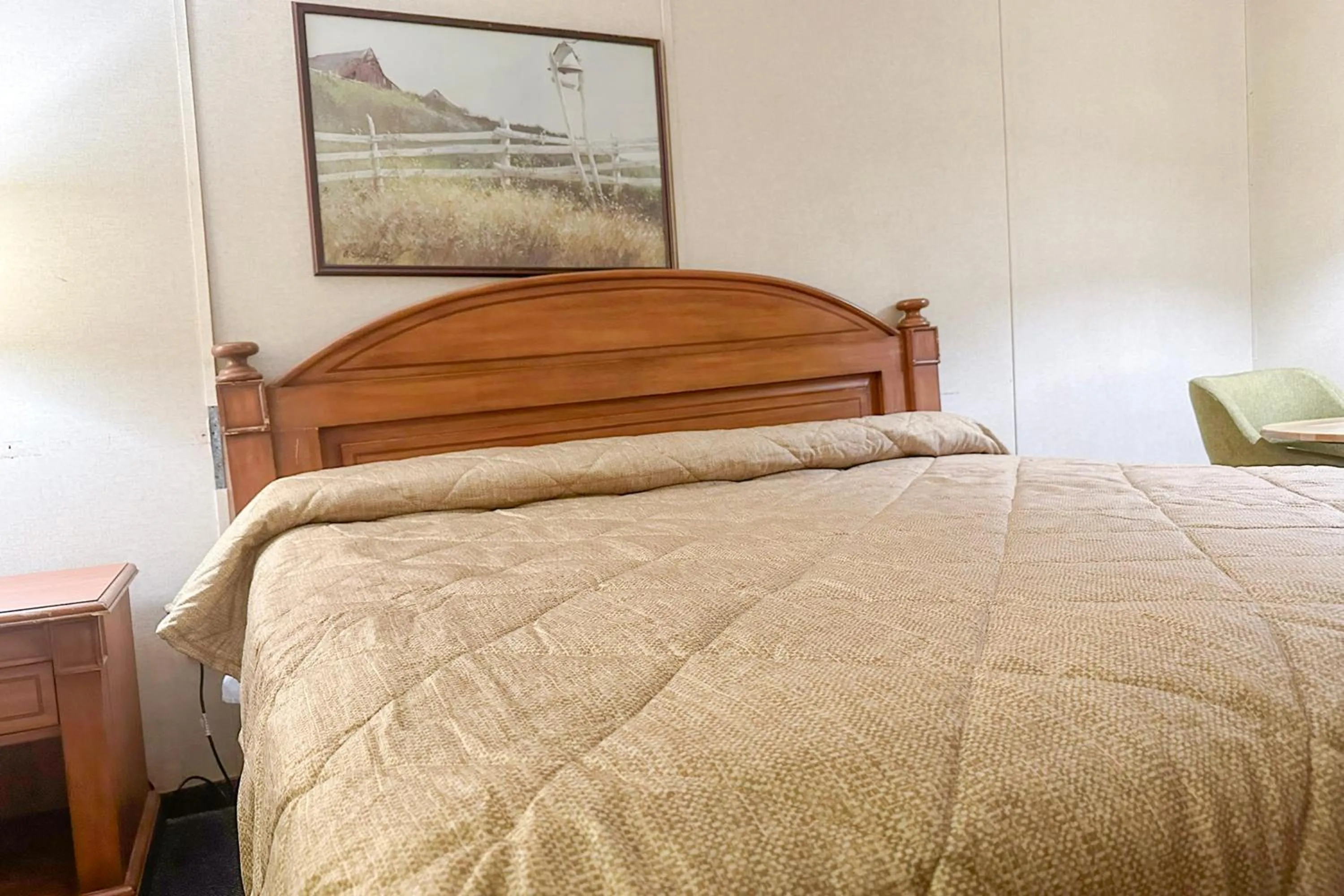 Bedroom, Bed in Louisville Inn by OYO Louisville Municipal Airport