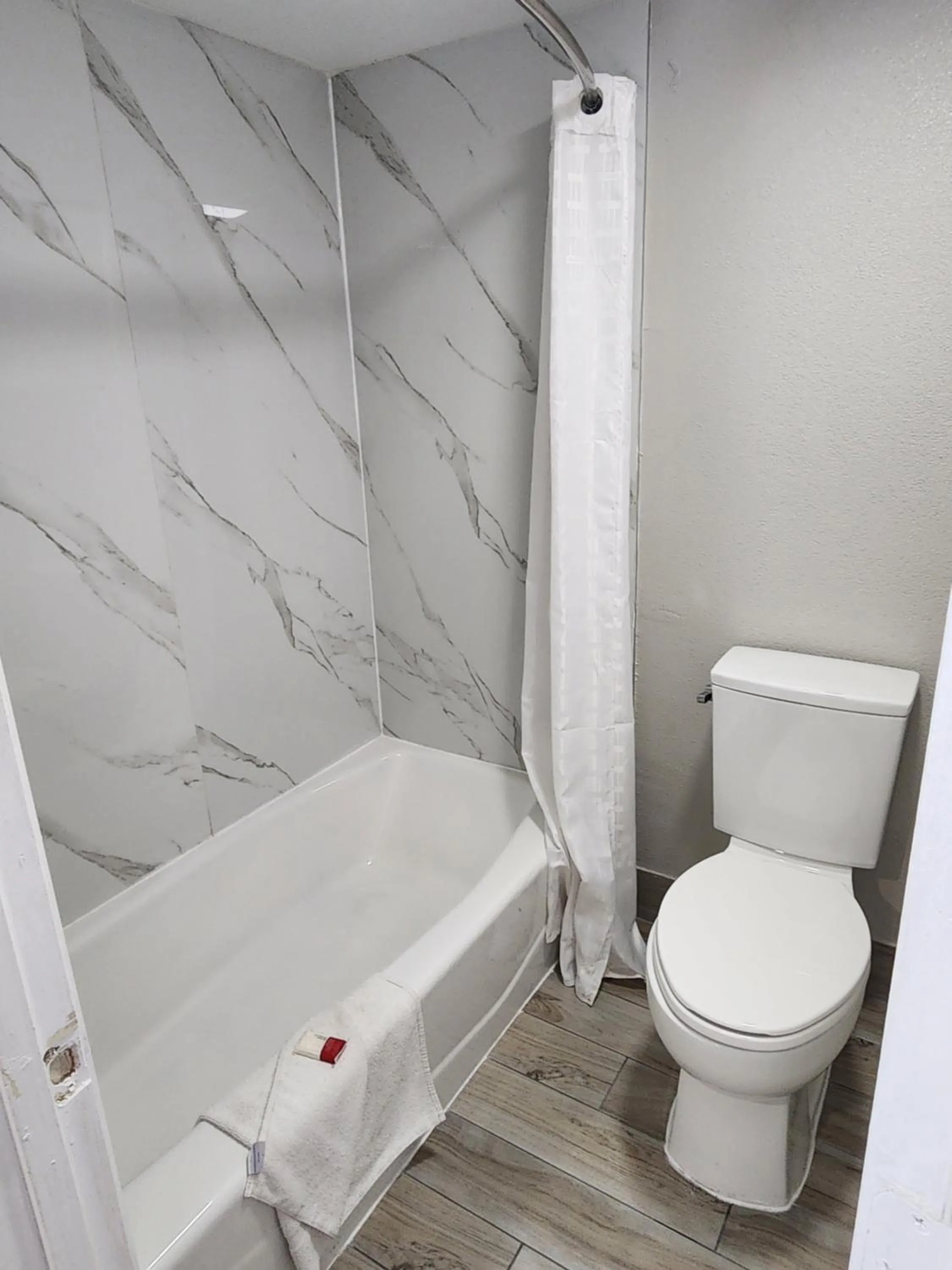 Toilet in Americas Best Value Inn Longview