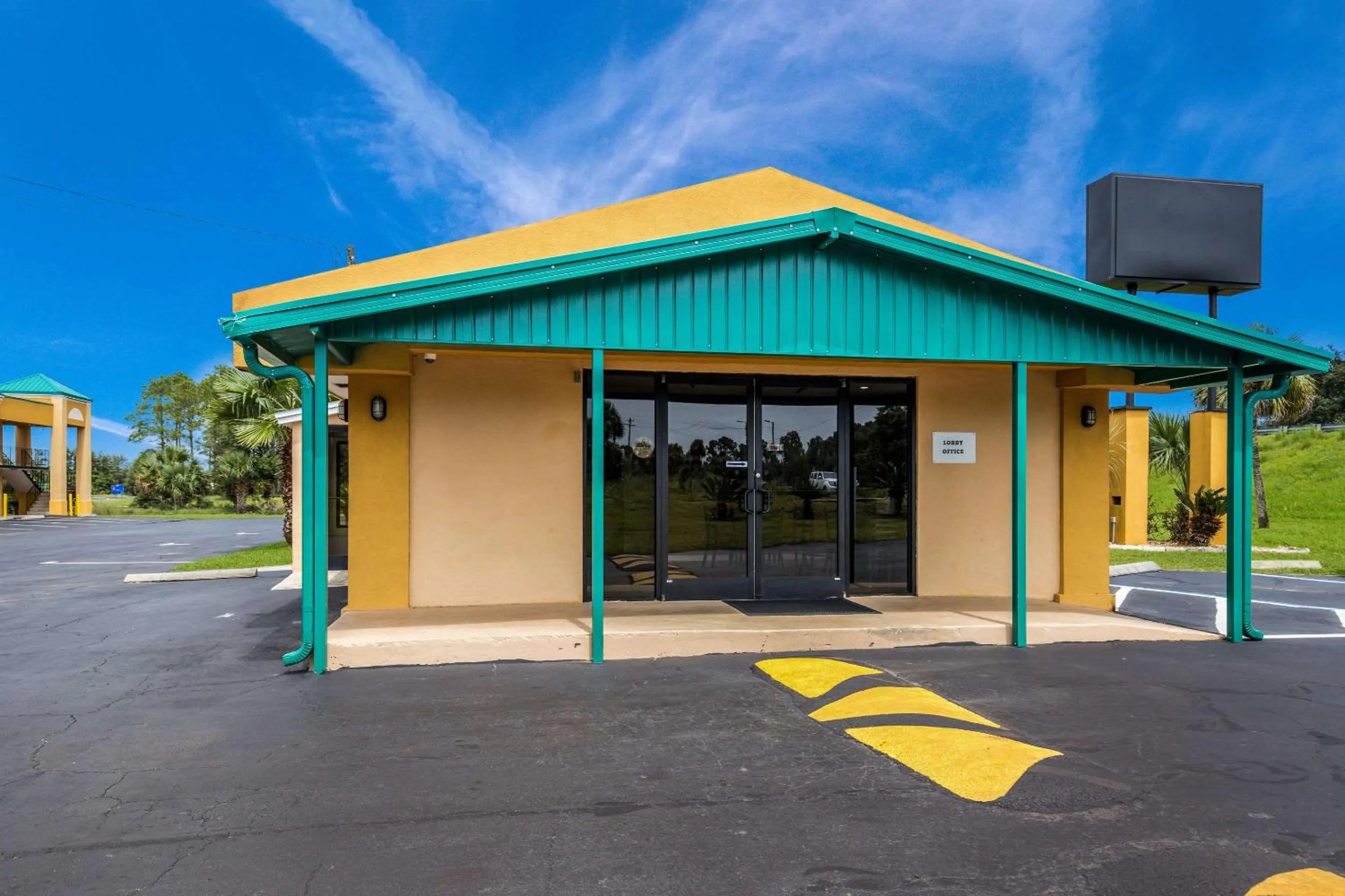 Property building in Quality Inn White Springs Suwanee