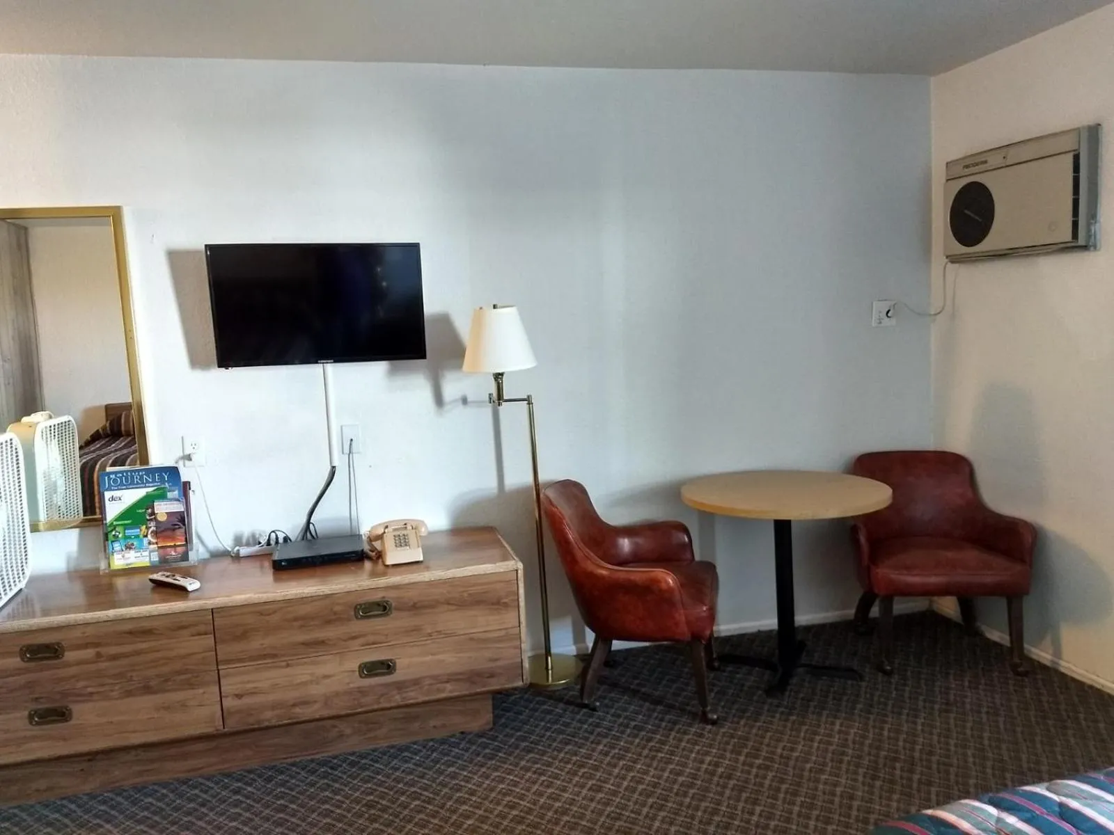 TV and multimedia in Budget Inn Motel Gallup