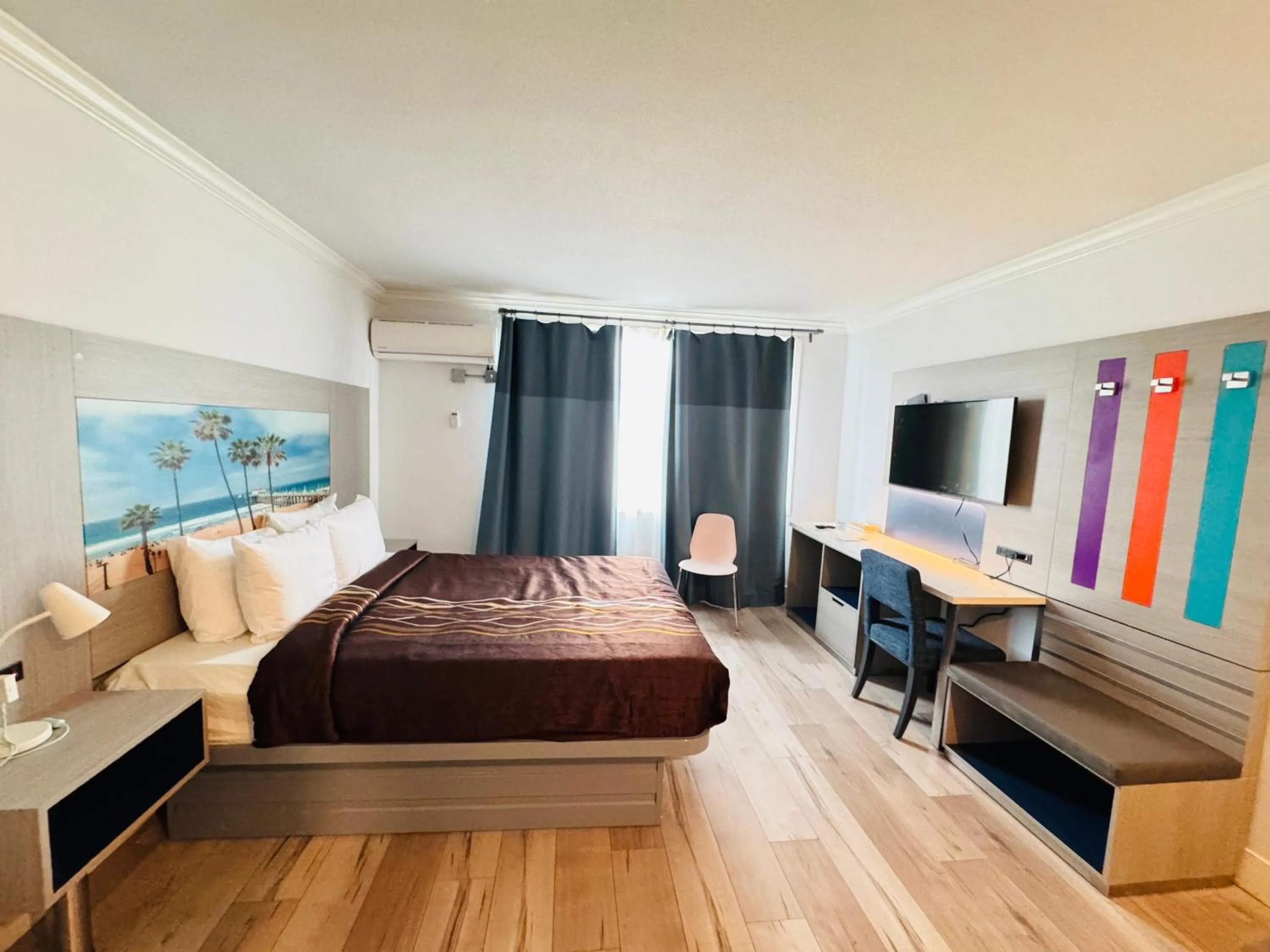 Bedroom, Bed in Hometel Suites