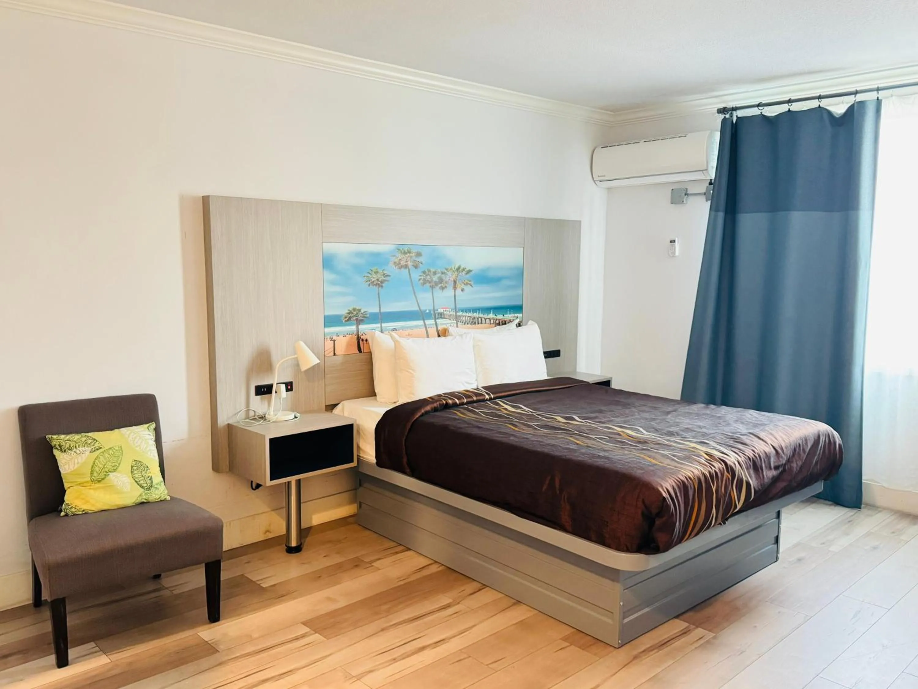 Bed in Hometel Suites