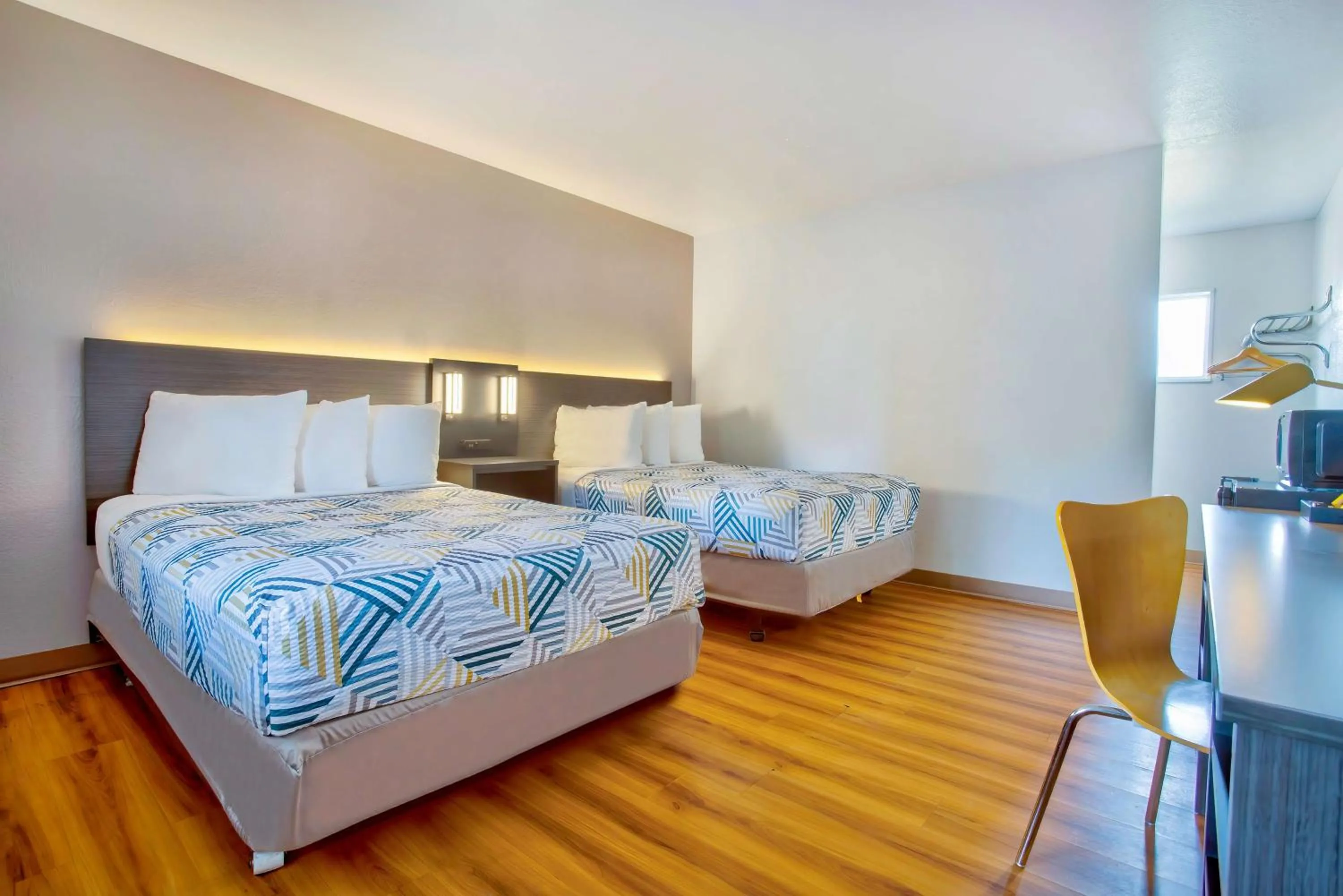 Bedroom, Bed in Motel 6-Salem, OR - Expo Center