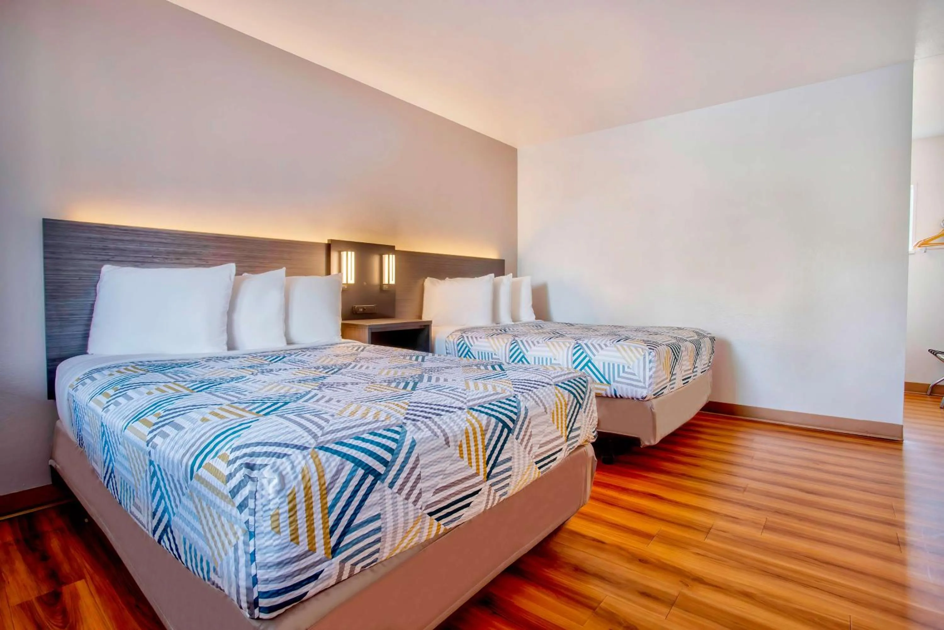 Bedroom, Bed in Motel 6-Salem, OR - Expo Center