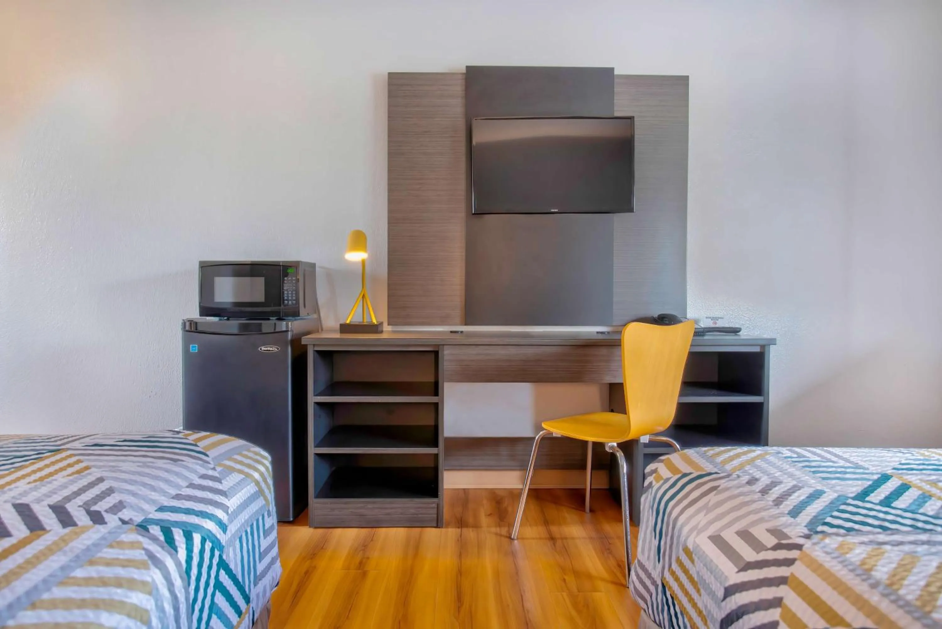 Bedroom, Bed in Motel 6-Salem, OR - Expo Center