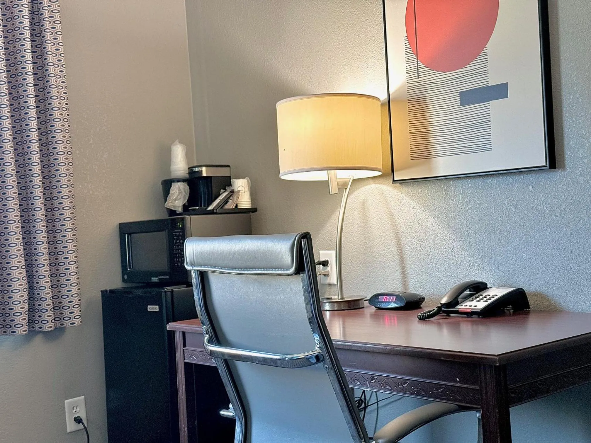 Coffee/tea facilities in American Inn Cedar Rapids South