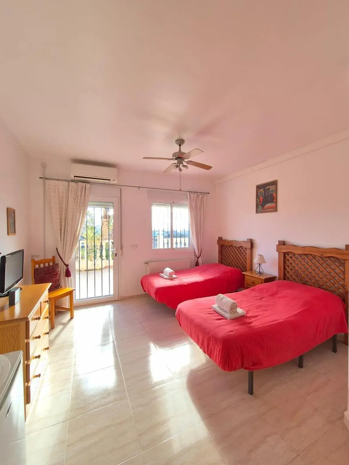 Twin Room with Shower in Casa Barranca Bed and Breakfast Twin Room with Shower in Casa Barranca Bed and Breakfast