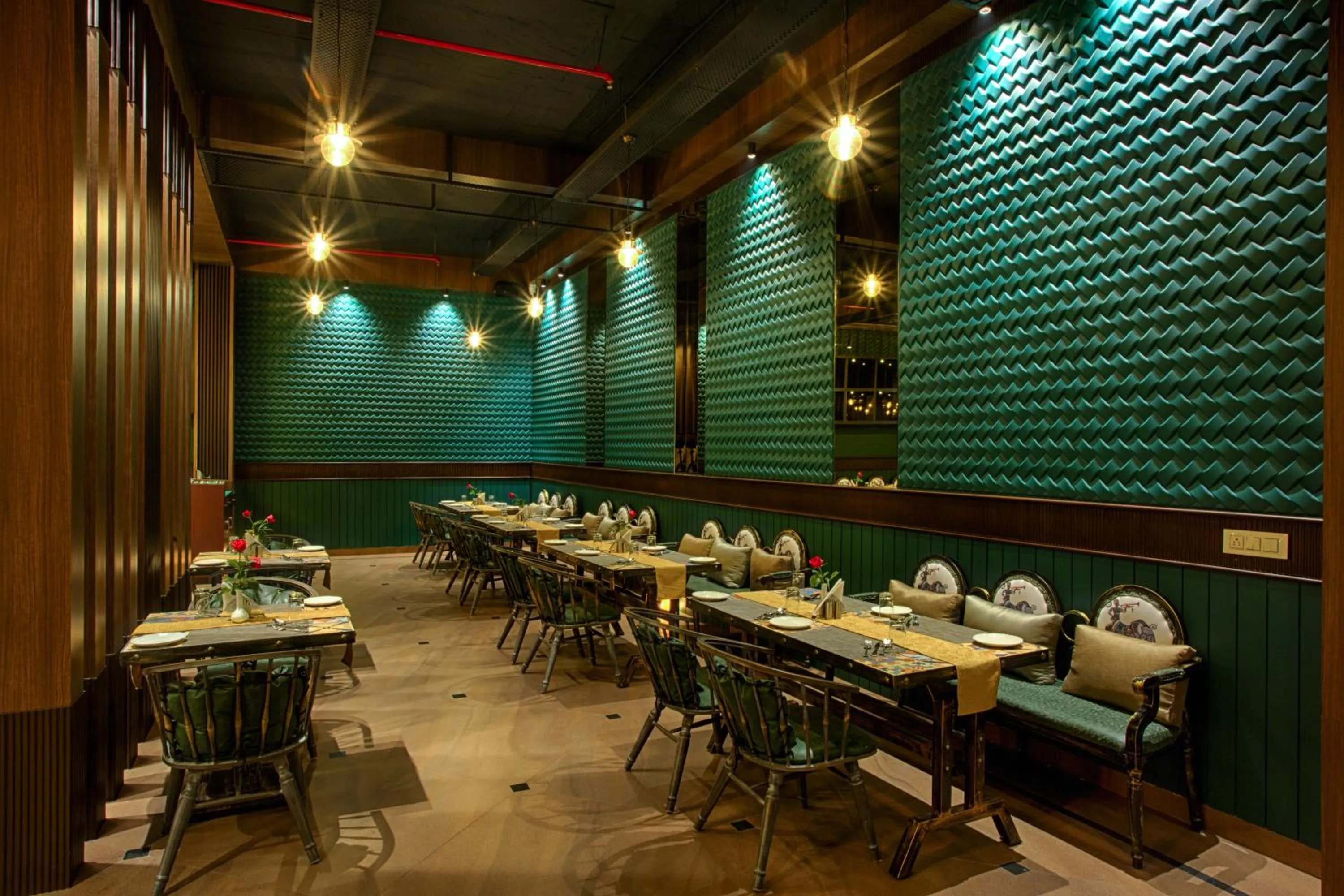 Restaurant/places to eat in Four Vedas Hotel & Resort