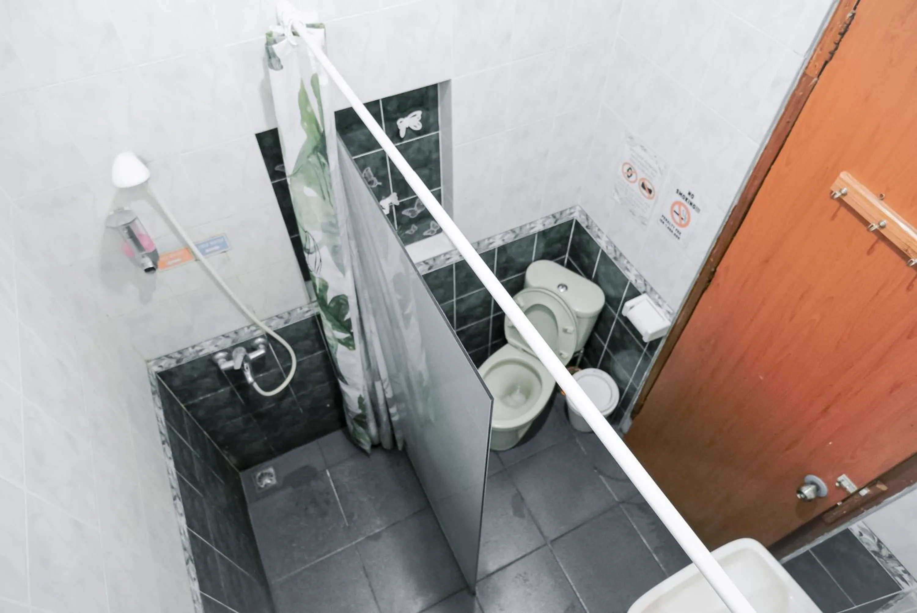 Bathroom in OsteL By OstiC