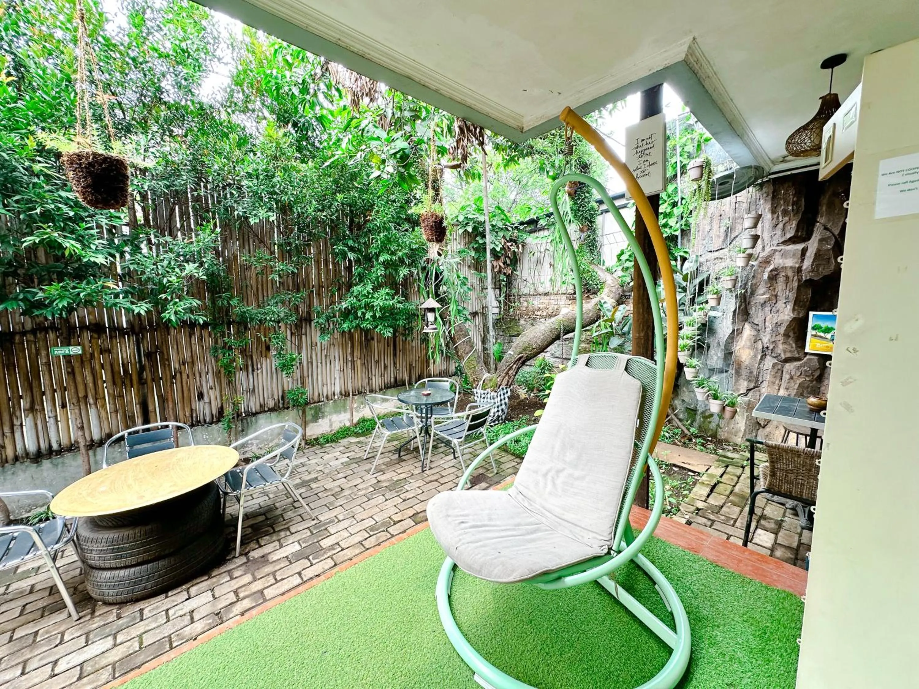 Seating area in OsteL By OstiC