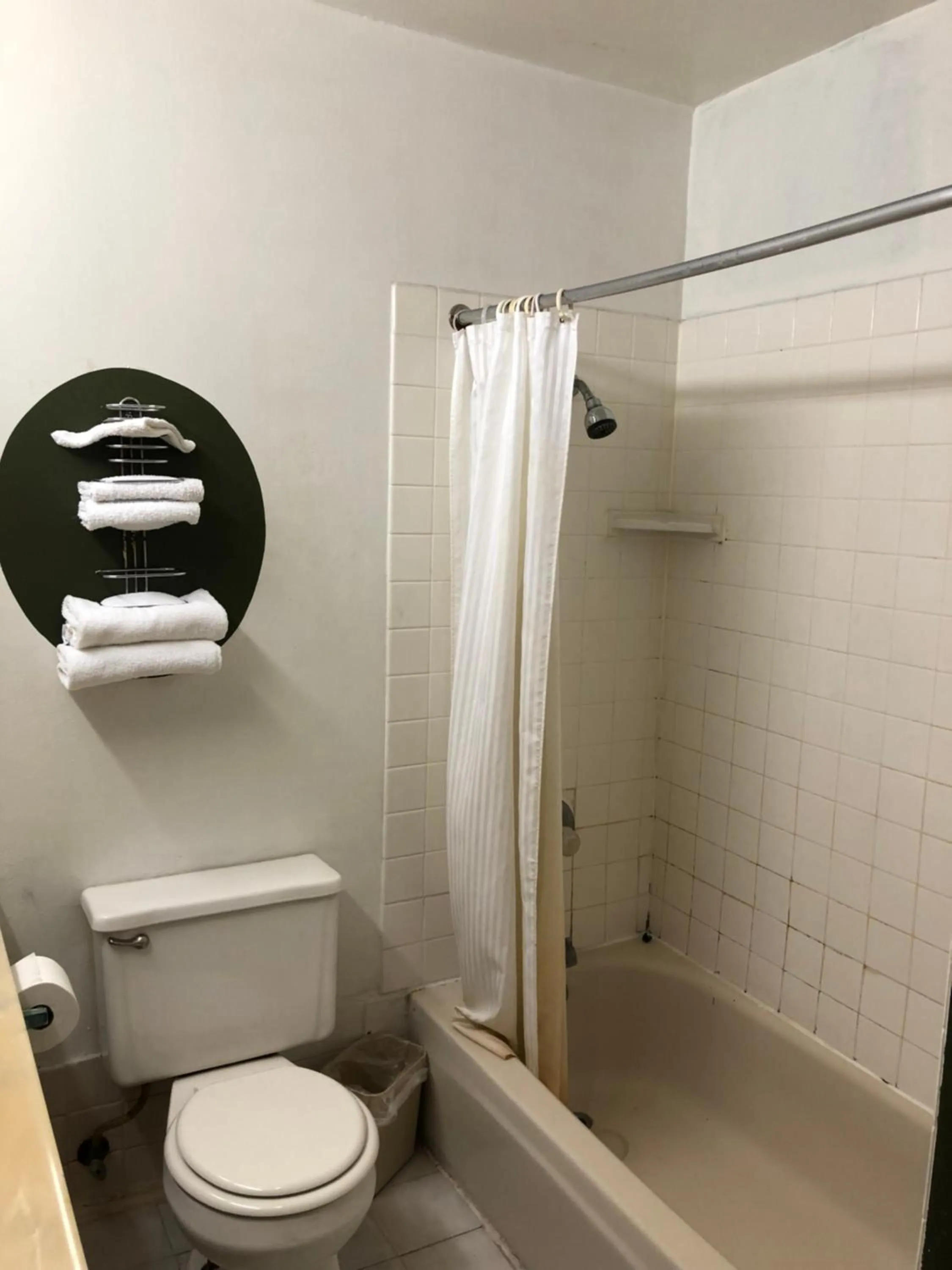 Bathroom in King Lodge Motel