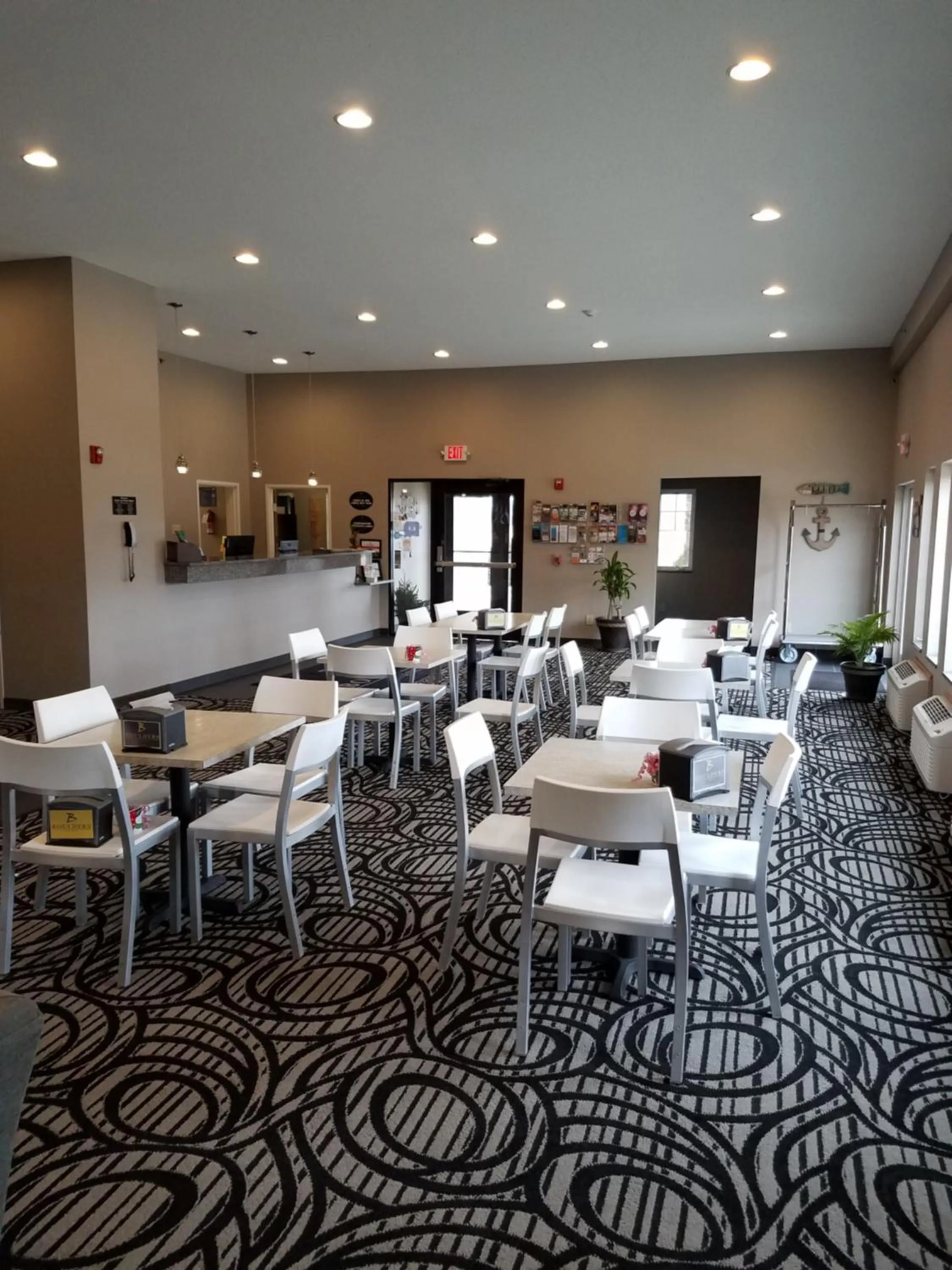 Okoboji Inn & Suites