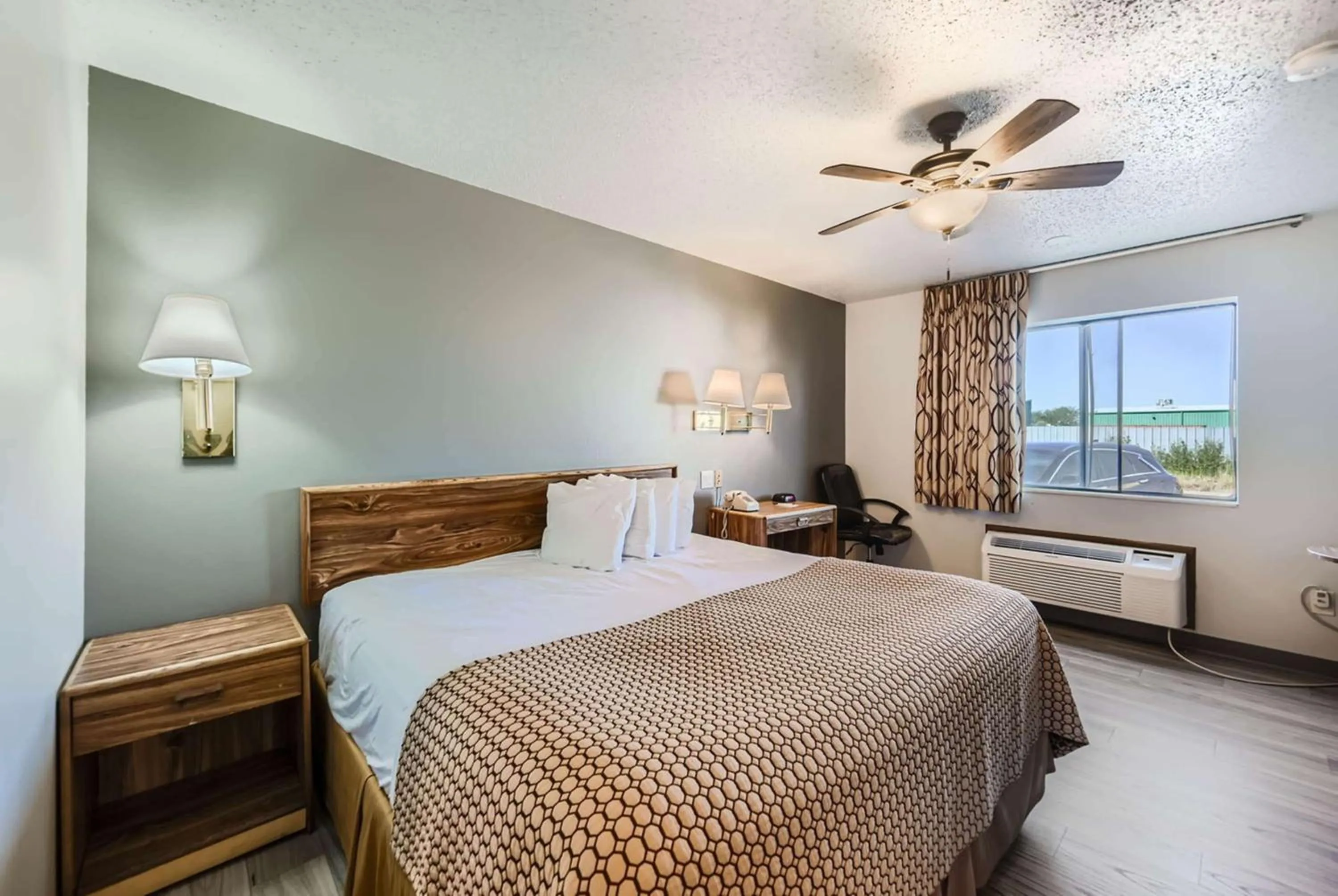 Photo of the whole room, Bed in Travelodge by Wyndham Longmont